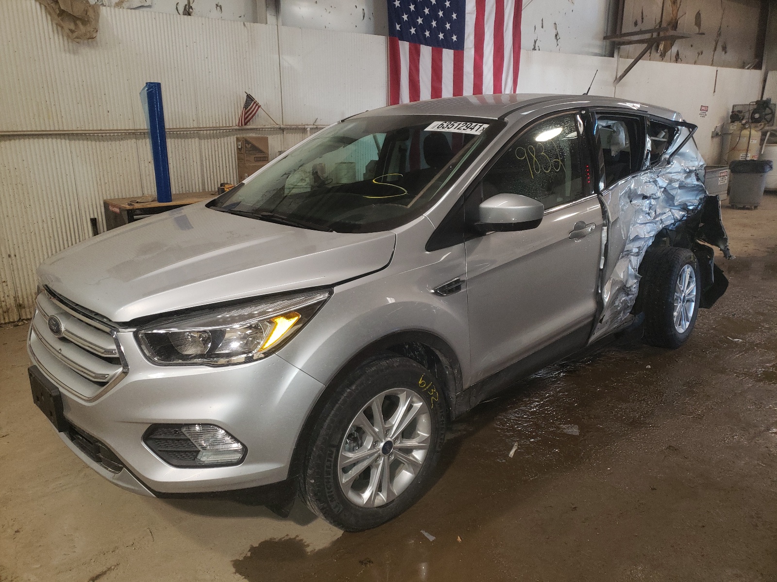 Photo 2 from auction – 2019 FORD ESCAPE SE with VIN 1FMCU9GD1KUA71598