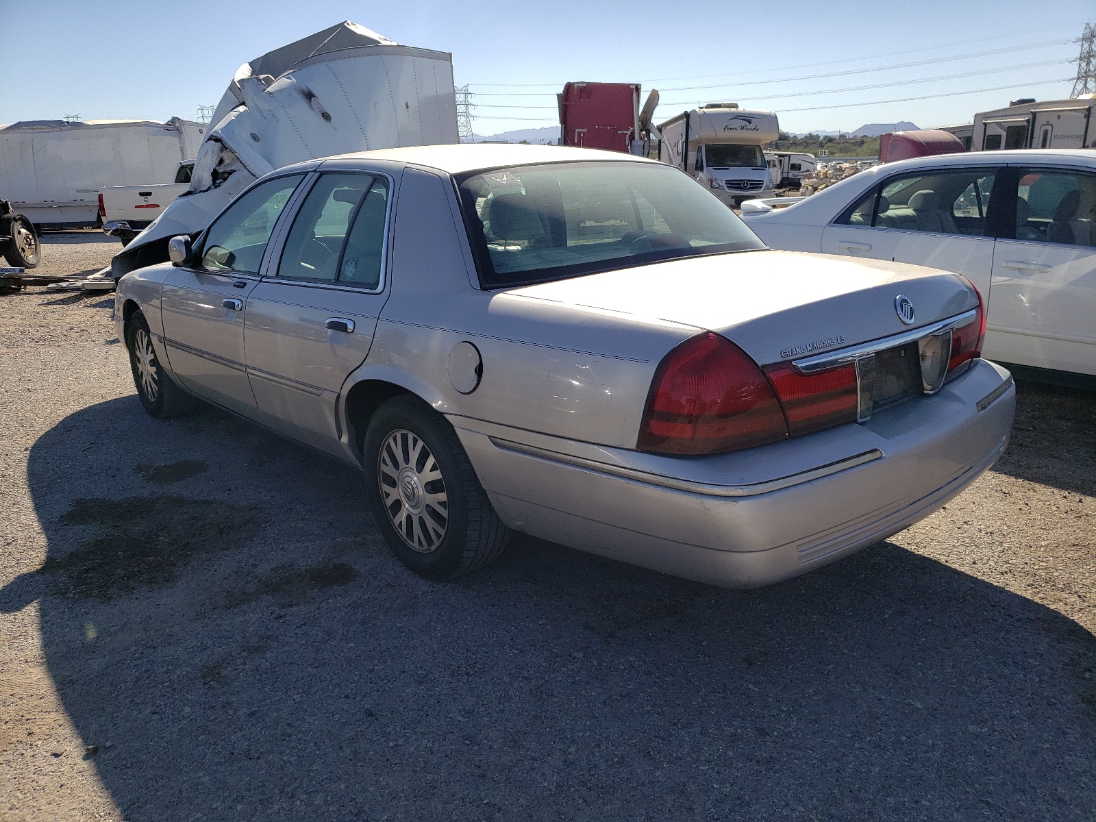 Photo 3 from auction – 2005 MERCURY GRAND MARQ with VIN 2MEHM75W95X660591