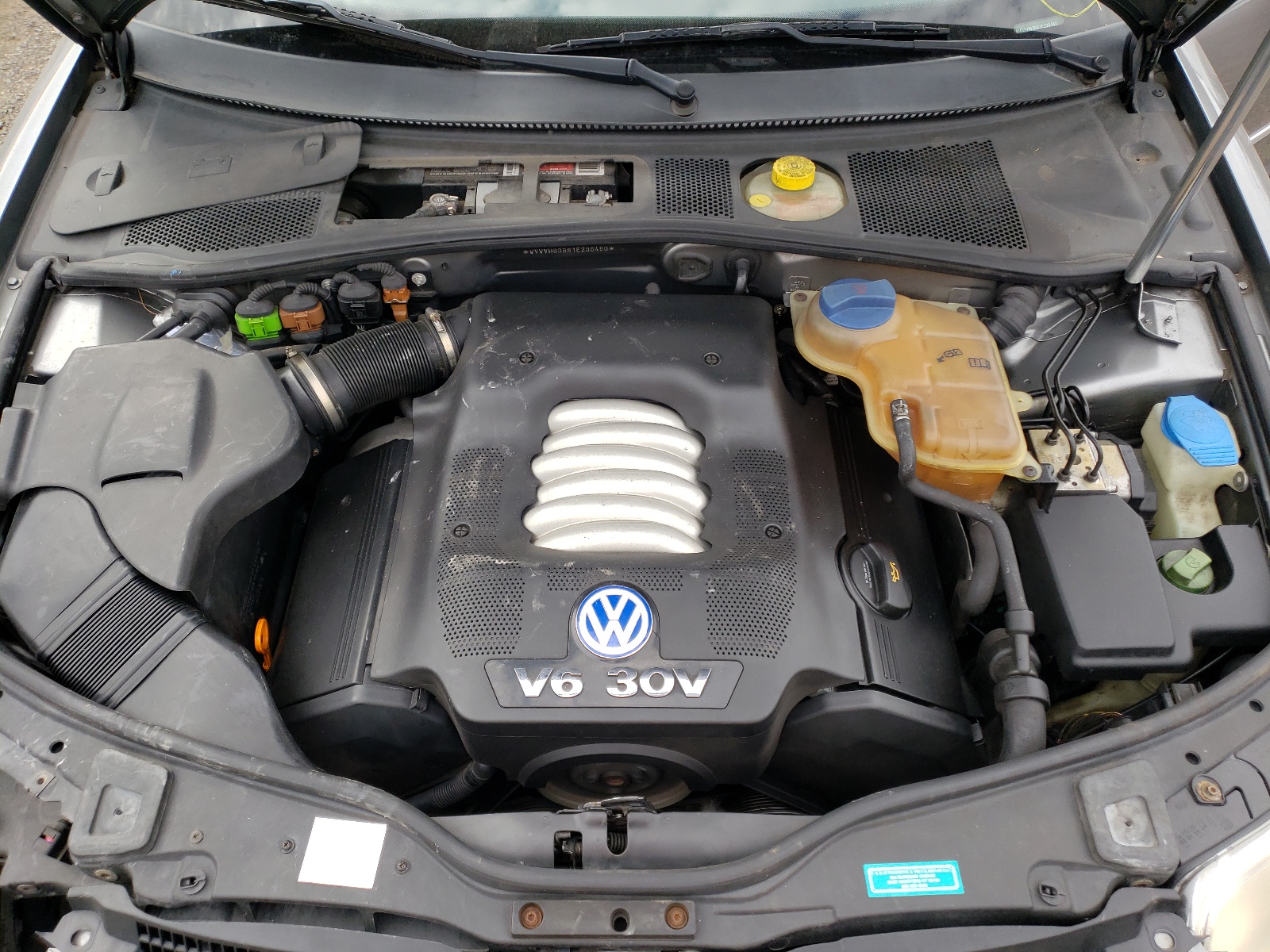 Photo 7 from auction – 2001 VOLKSWAGEN PASSAT GLS with VIN WVWVH63B81E236480