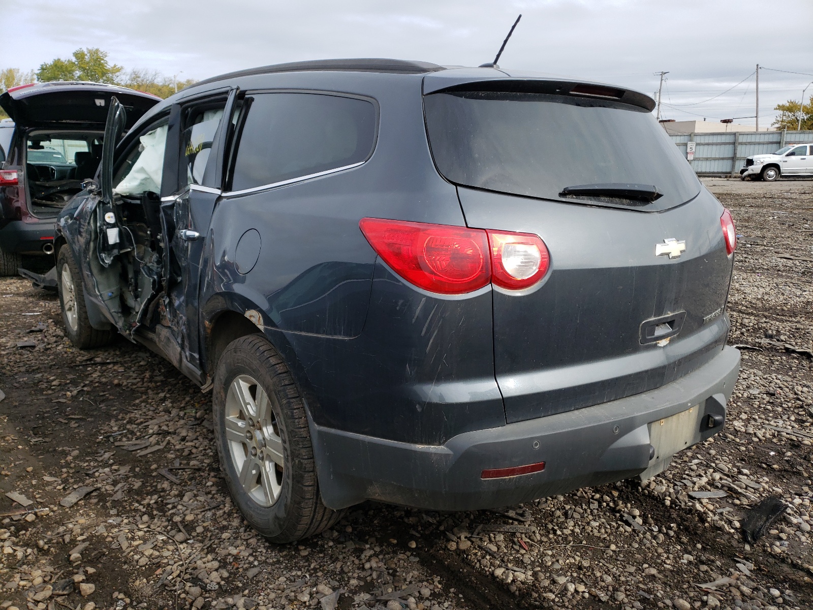Photo 3 from auction – 2011 CHEVROLET TRAVERSE L with VIN 1GNKRGEDXBJ183379