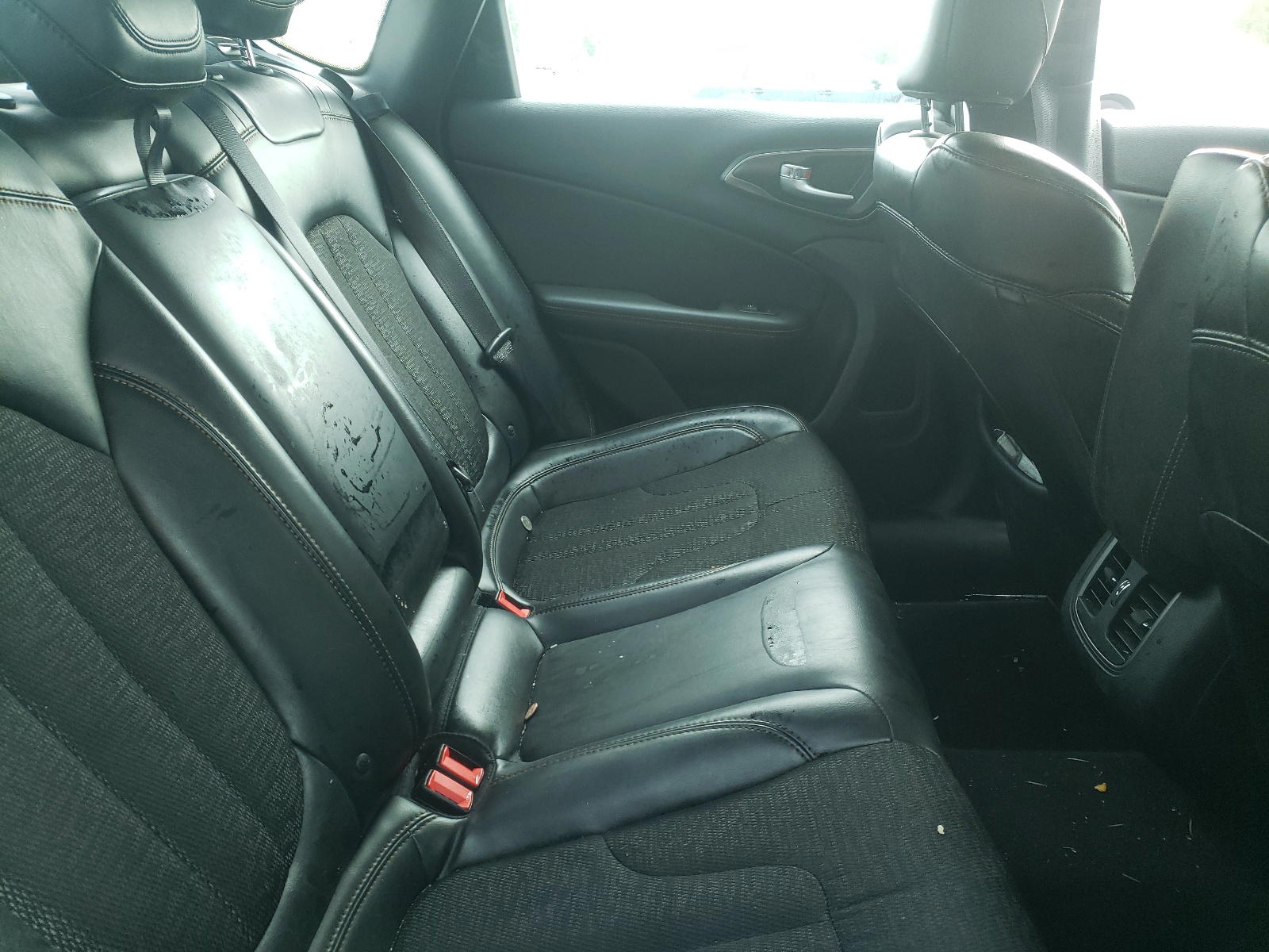 Photo 6 from auction – 2016 CHRYSLER 200 S with VIN 1C3CCCBG7GN194950