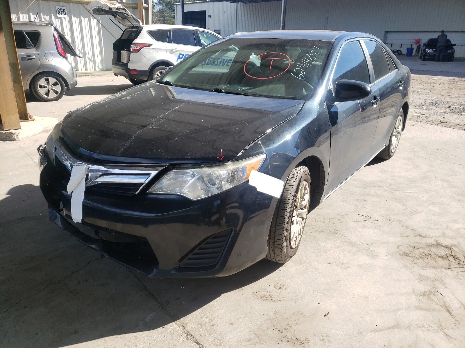 Photo 2 from auction – 2014 TOYOTA CAMRY L with VIN 4T1BF1FK2EU745818