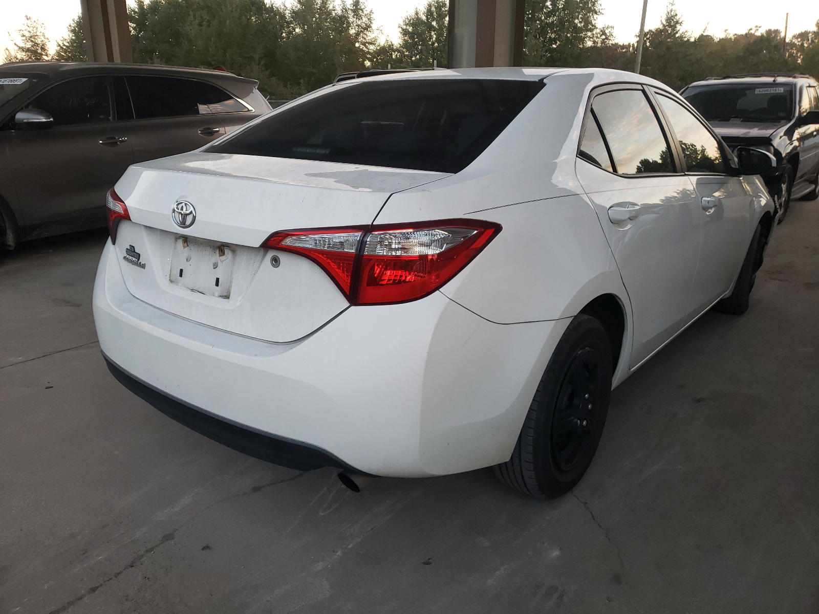 Photo 4 from auction – 2015 TOYOTA COROLLA L with VIN 2T1BURHE0FC472490