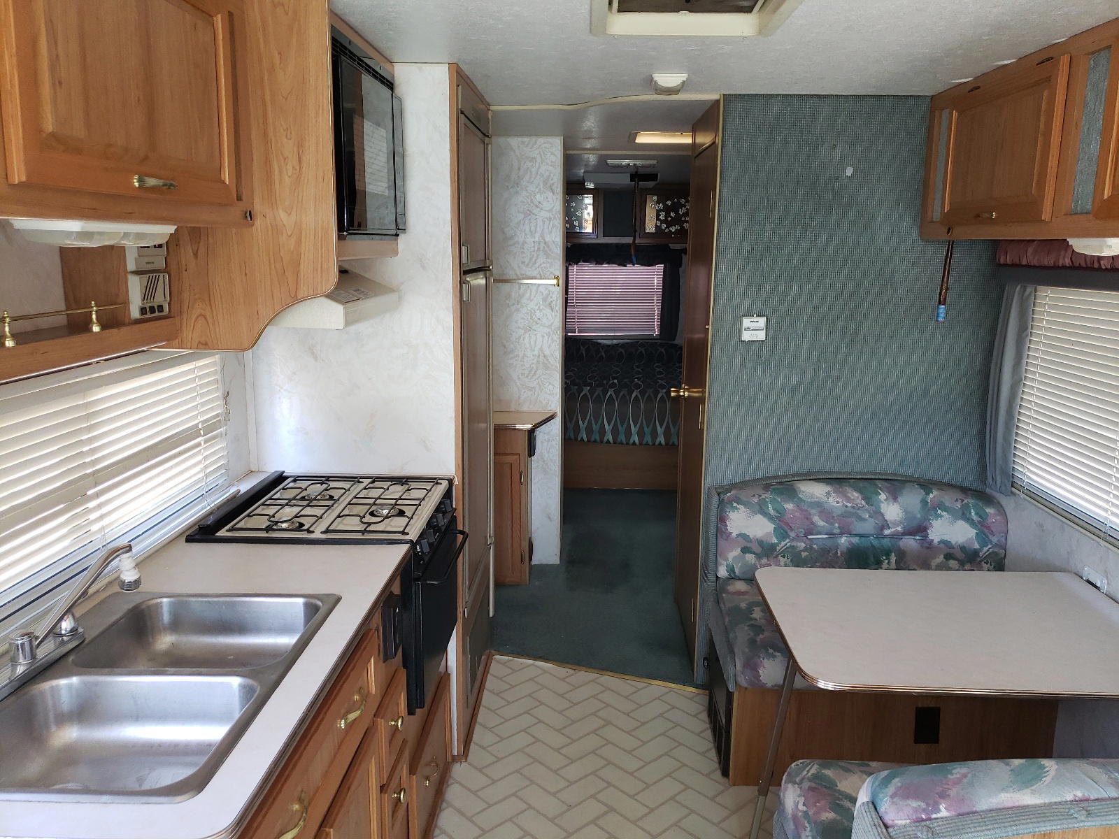 Photo 6 from auction – 1997 COACH MIRADA with VIN 3FCMF53G0VJA06537