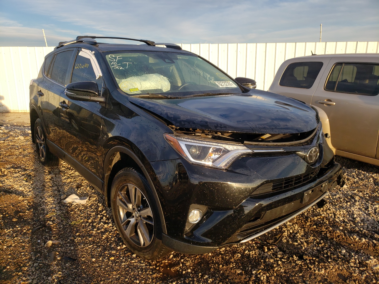 TOYOTA RAV4 XLE 2017 with VIN 2T3RFREV0HW591291 - Photo from auction