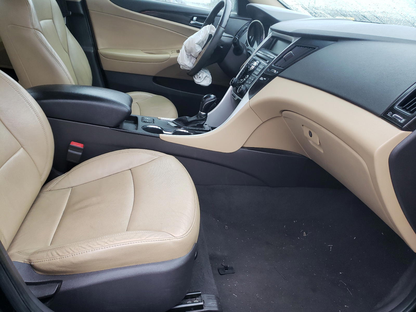 Photo 5 from auction – 2011 HYUNDAI SONATA SE with VIN 5NPEC4AC8BH038904