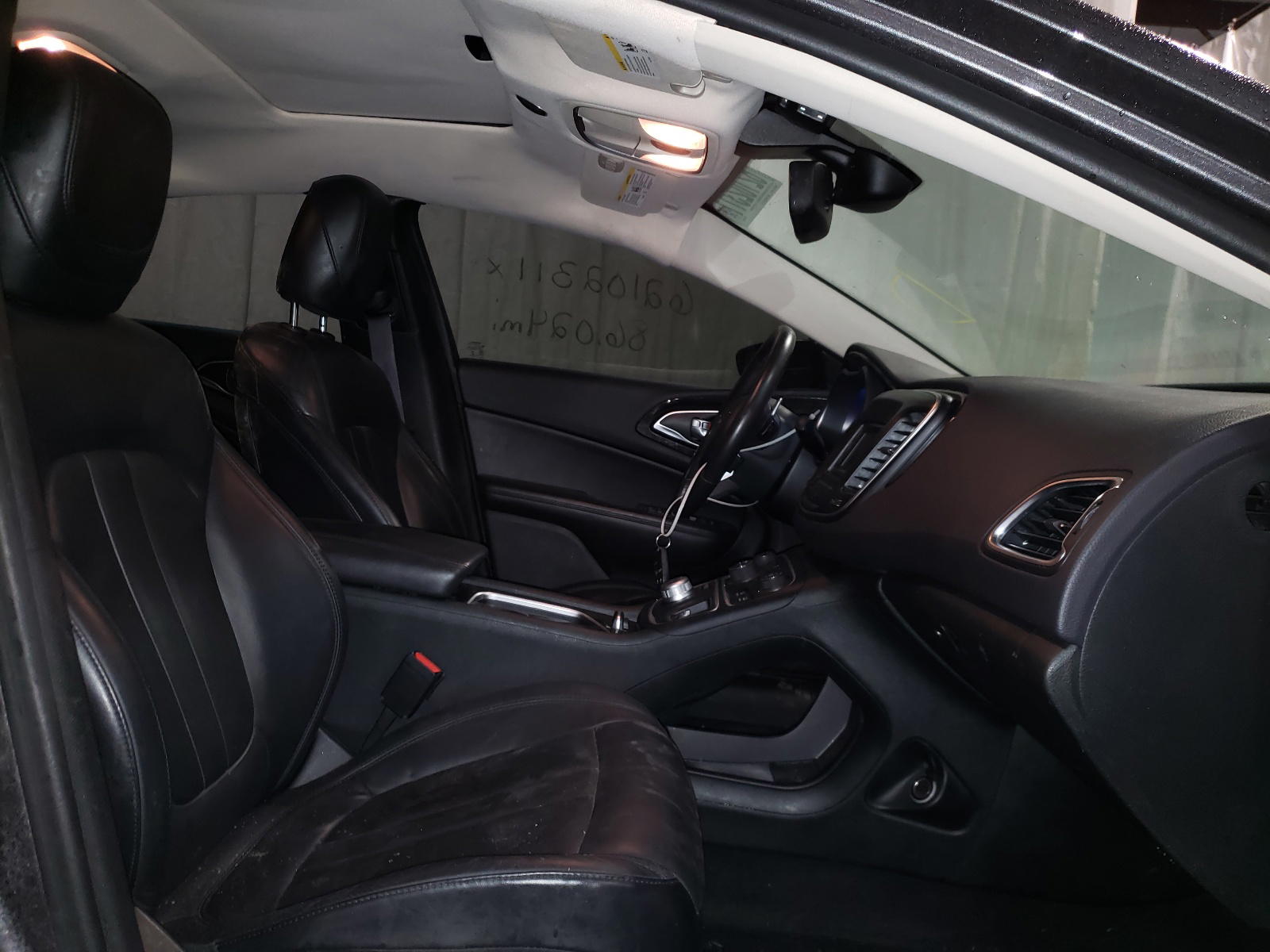 Photo 5 from auction – 2015 CHRYSLER 200 C with VIN 1C3CCCEG0FN624344