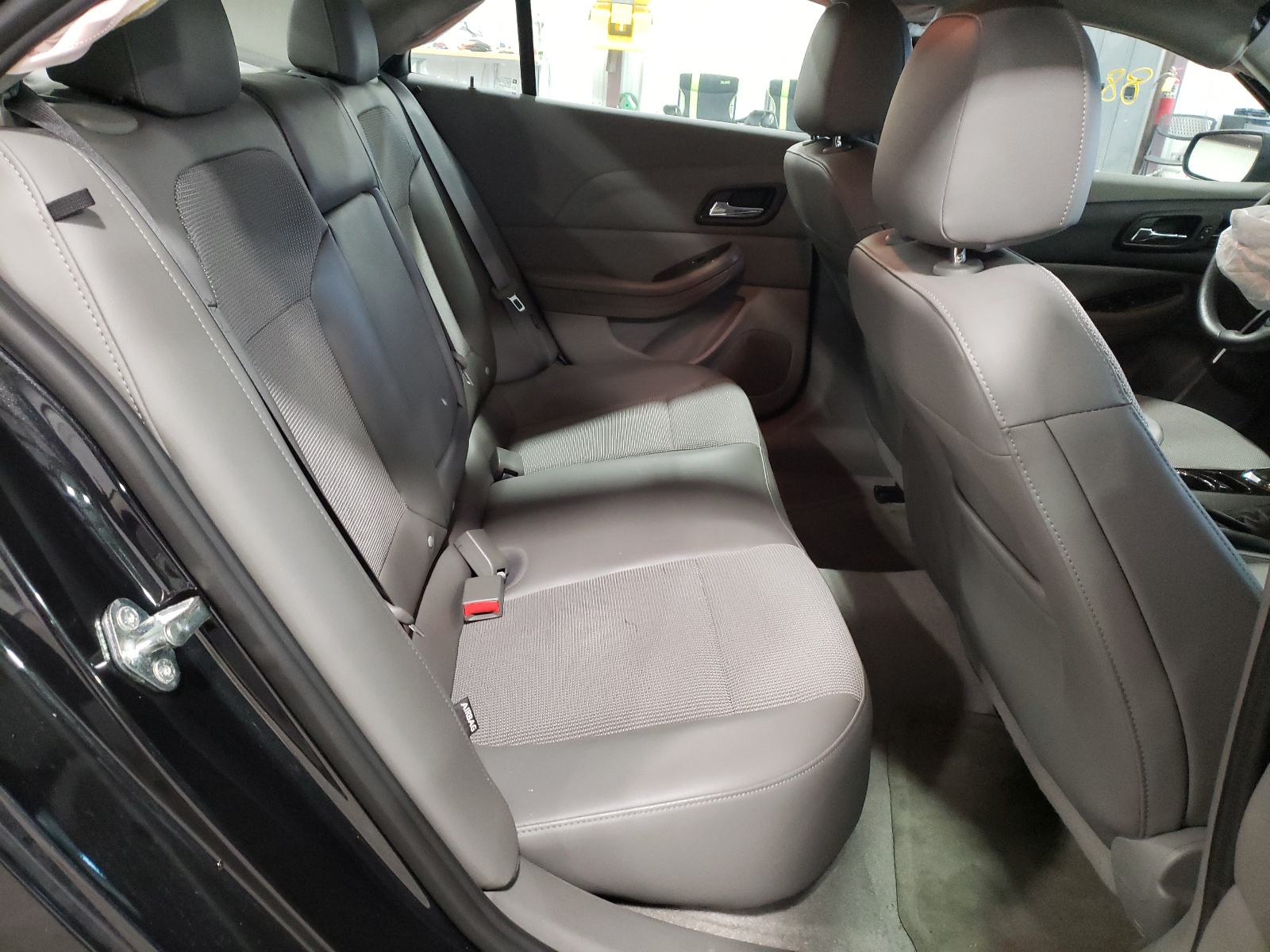 Photo 6 from auction – 2015 CHEVROLET MALIBU 1LT with VIN 1G11C5SL0FF243824