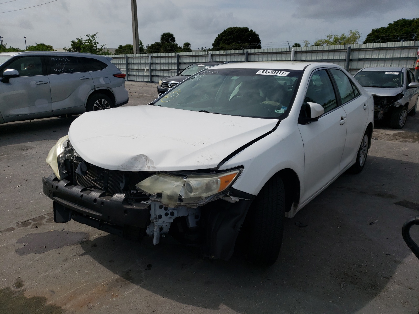 Photo 2 from auction – 2014 TOYOTA CAMRY L with VIN 4T1BF1FKXEU745050