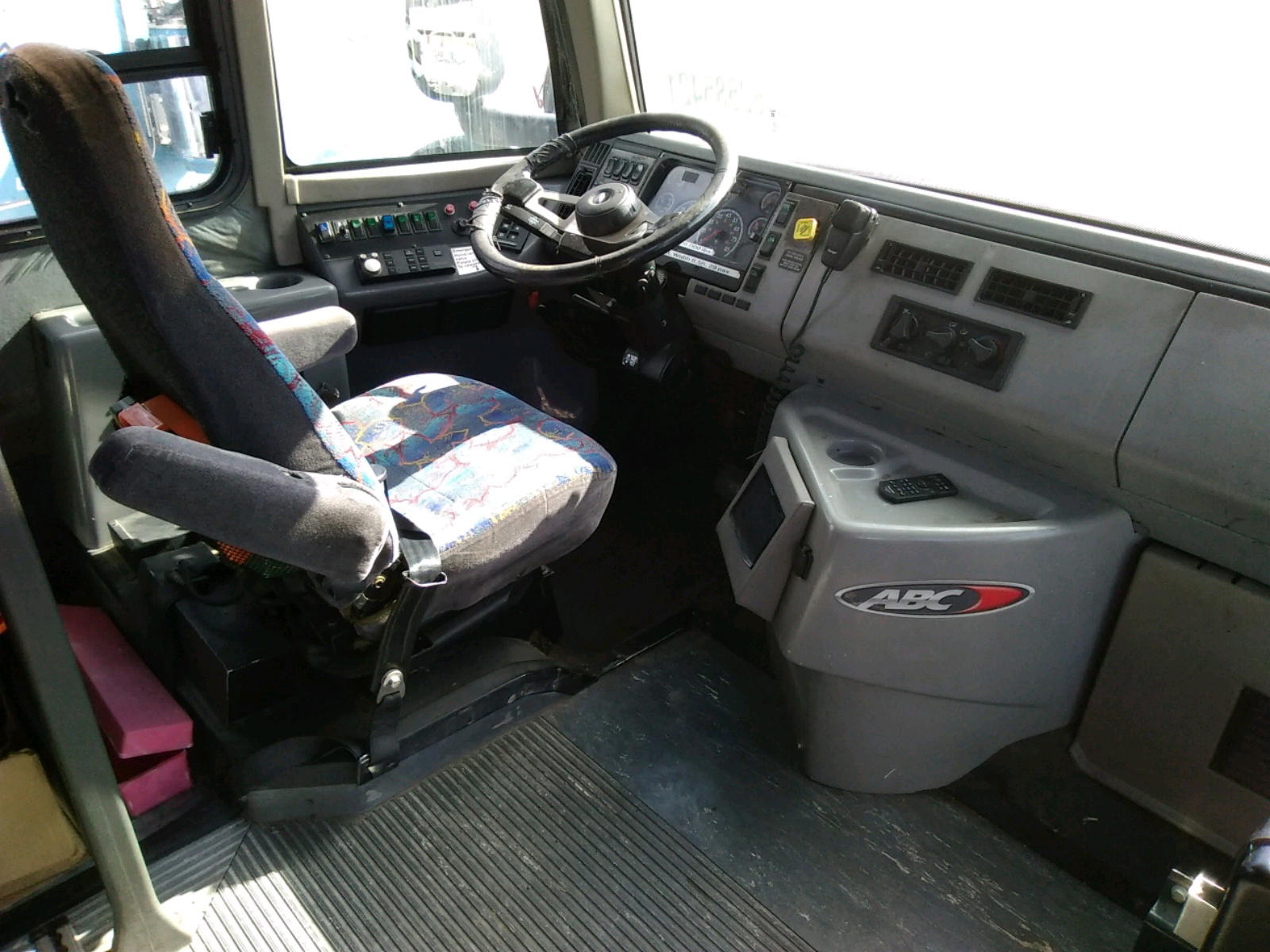 Photo 5 from auction – 2005 FREIGHTLINER CHASSIS FB with VIN 4UZAAZCT45CU11754