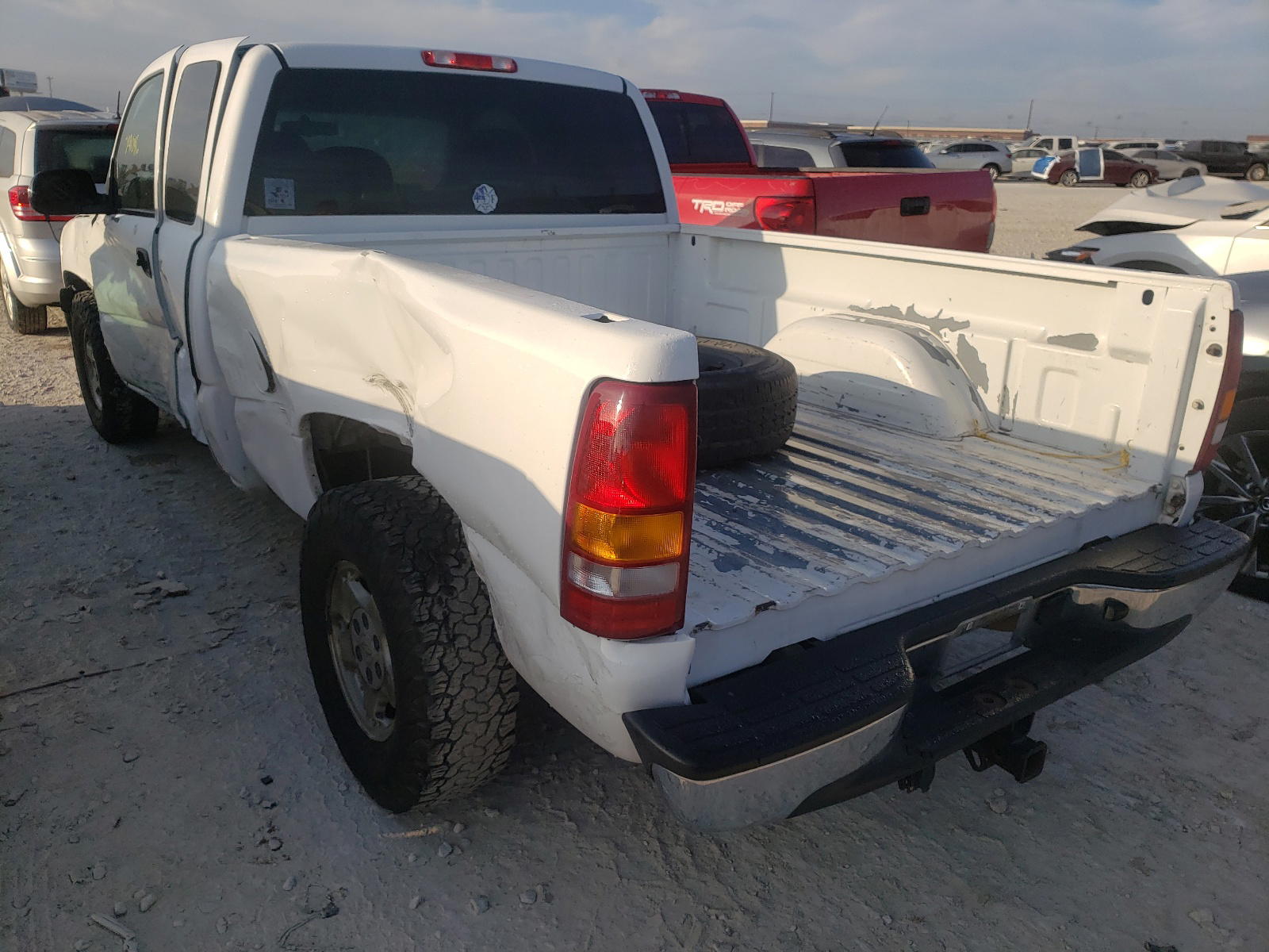 Photo 3 from auction – 2002 CHEVROLET SILVERADO with VIN 2GCEC19V121174233