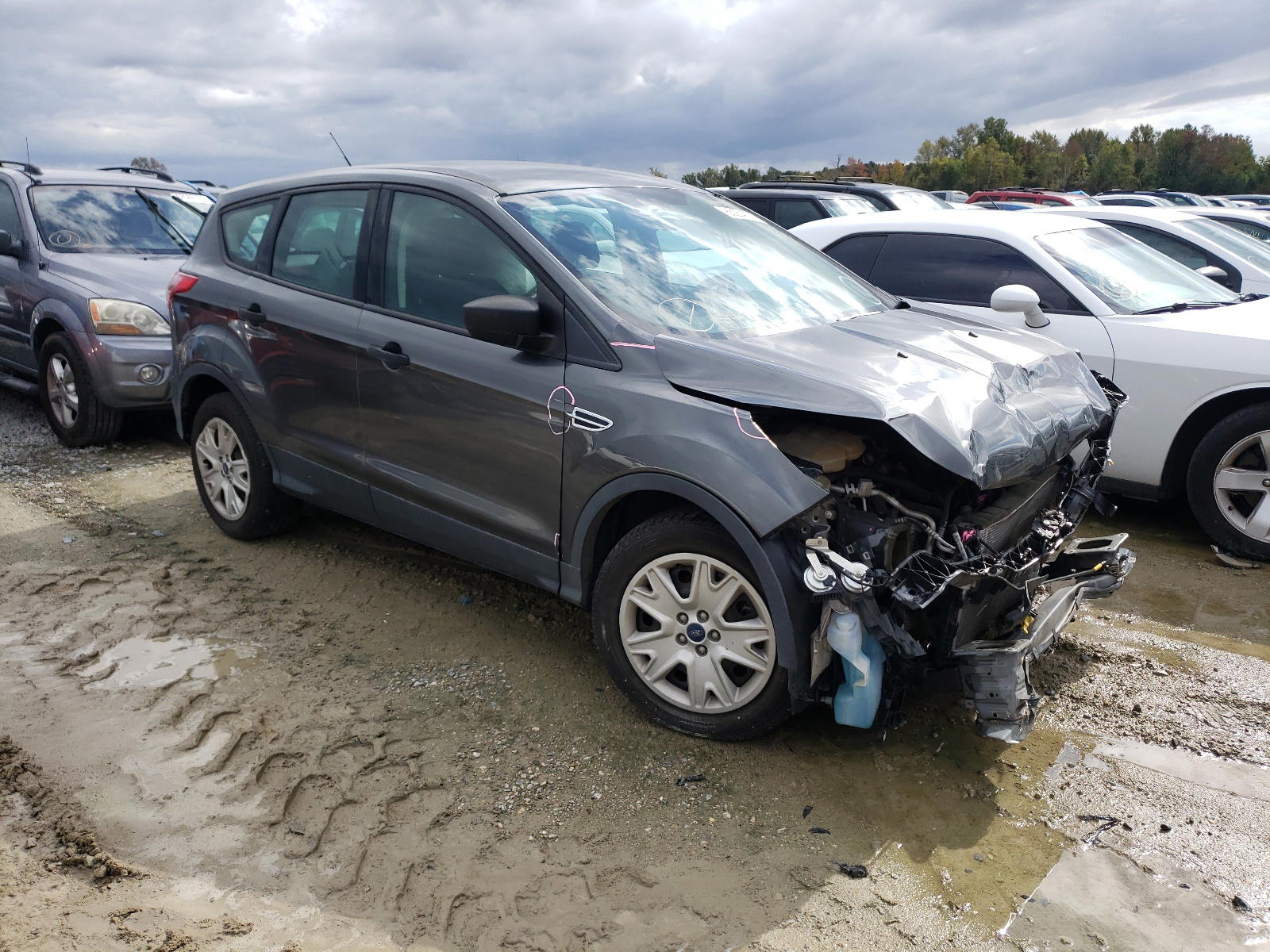 FORD ESCAPE S 2015 with VIN 1FMCU0F78FUB56922 - Photo from auction