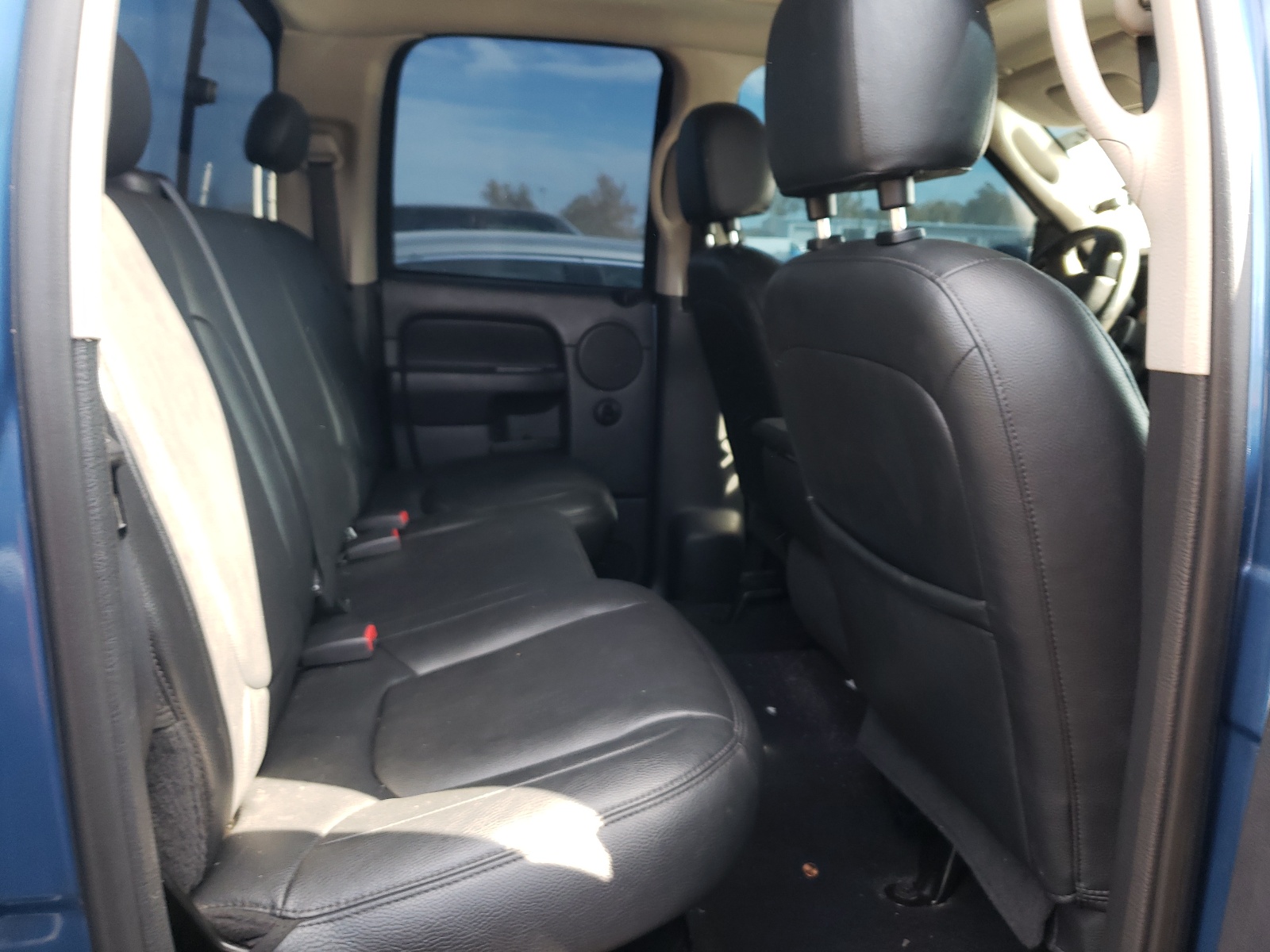 Photo 6 from auction – 2005 DODGE RAM 1500 S with VIN 1D7HU18D35S366329