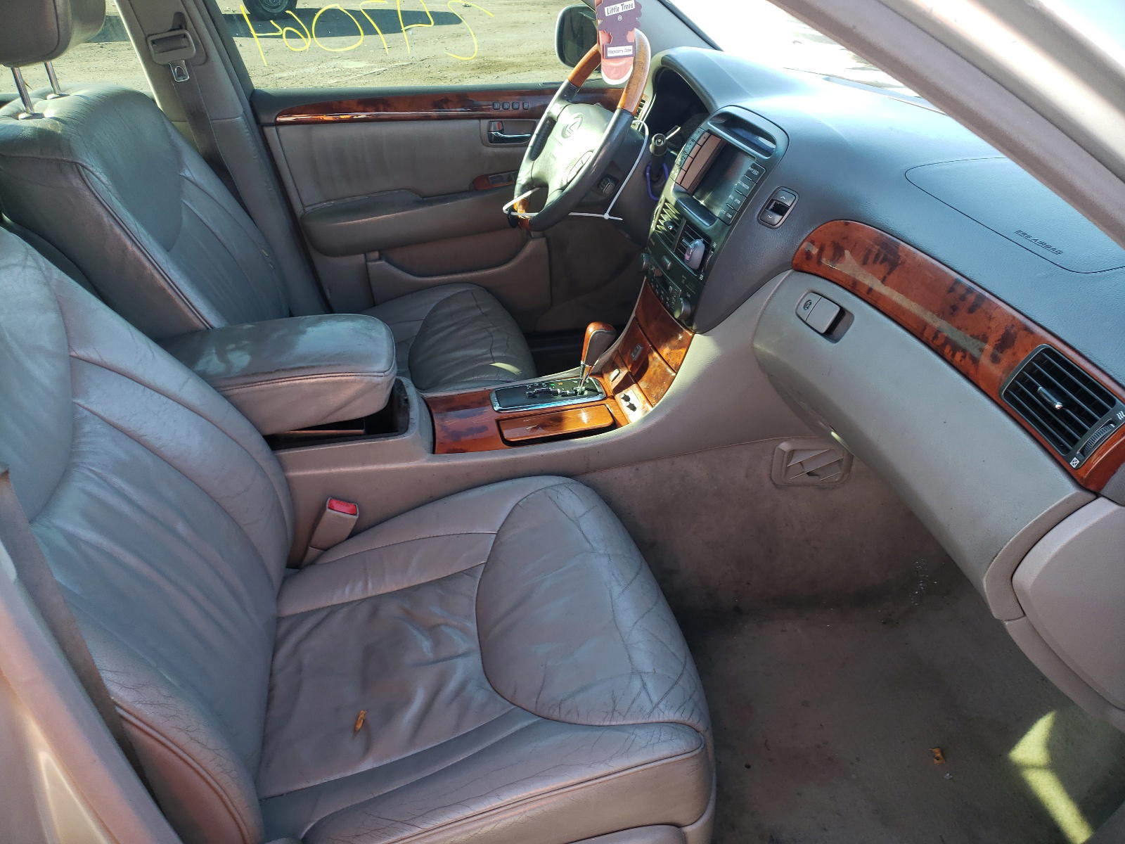 Photo 5 from auction – 2001 LEXUS LS 430 with VIN JTHBN30F310043036