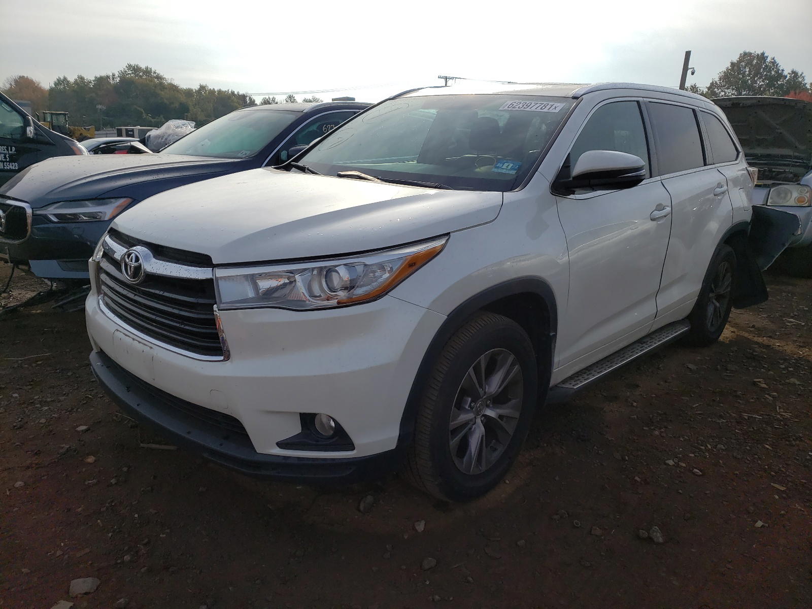 Photo 2 from auction – 2015 TOYOTA HIGHLANDER with VIN 5TDJKRFH9FS074037