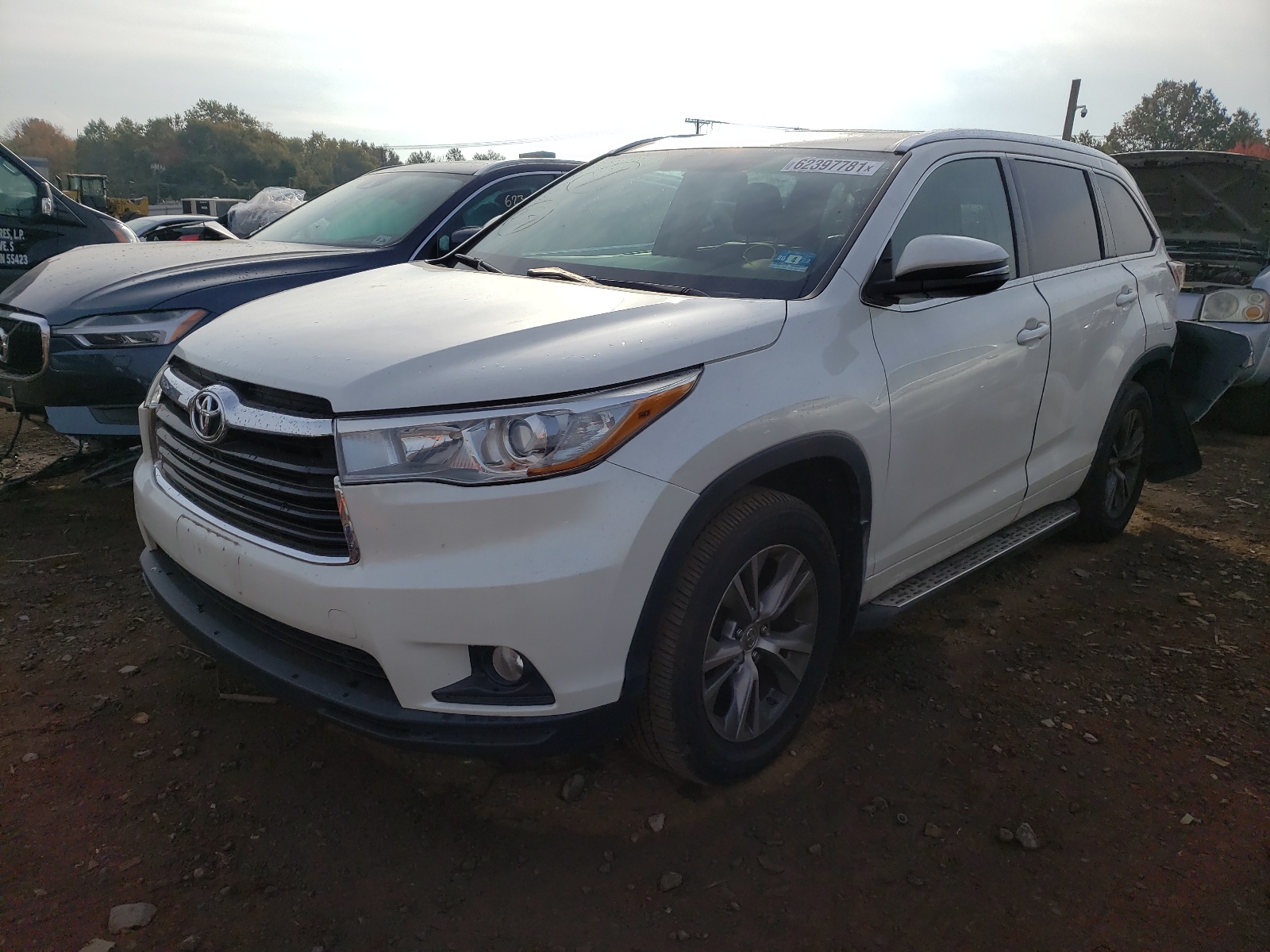 Фото 2 с аукциона – 2015 TOYOTA HIGHLANDER с VIN 5TDJKRFH9FS074037