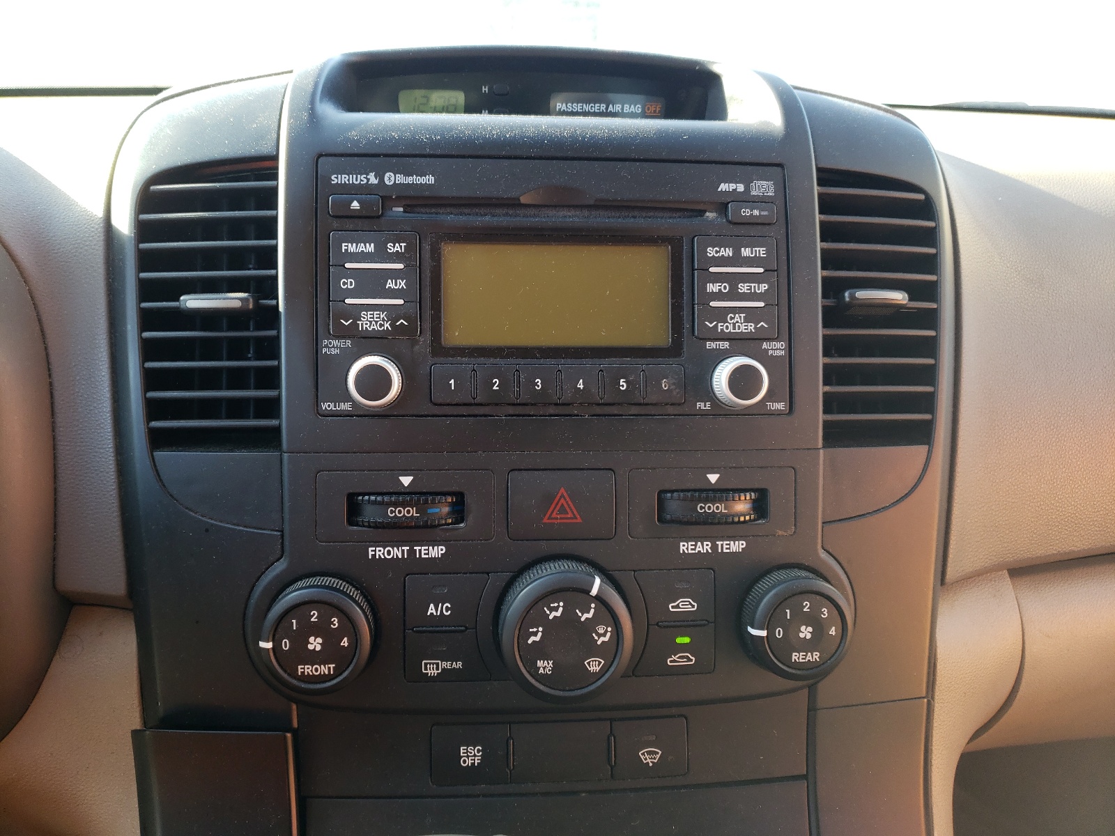 Photo 9 from auction – 2011 KIA SEDONA LX with VIN KNDMG4C73B6413530