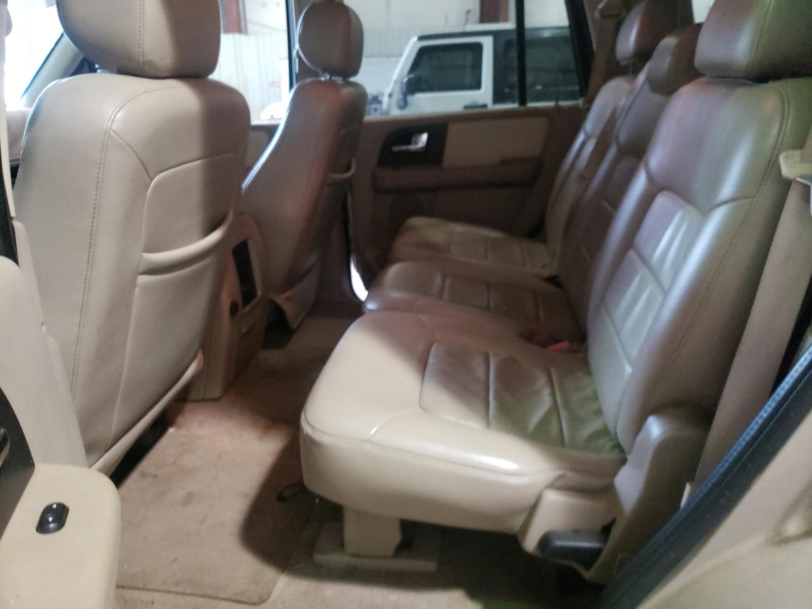 Photo 17 from auction – 2005 FORD EXPEDITION with VIN 1FMPU19545LA03119