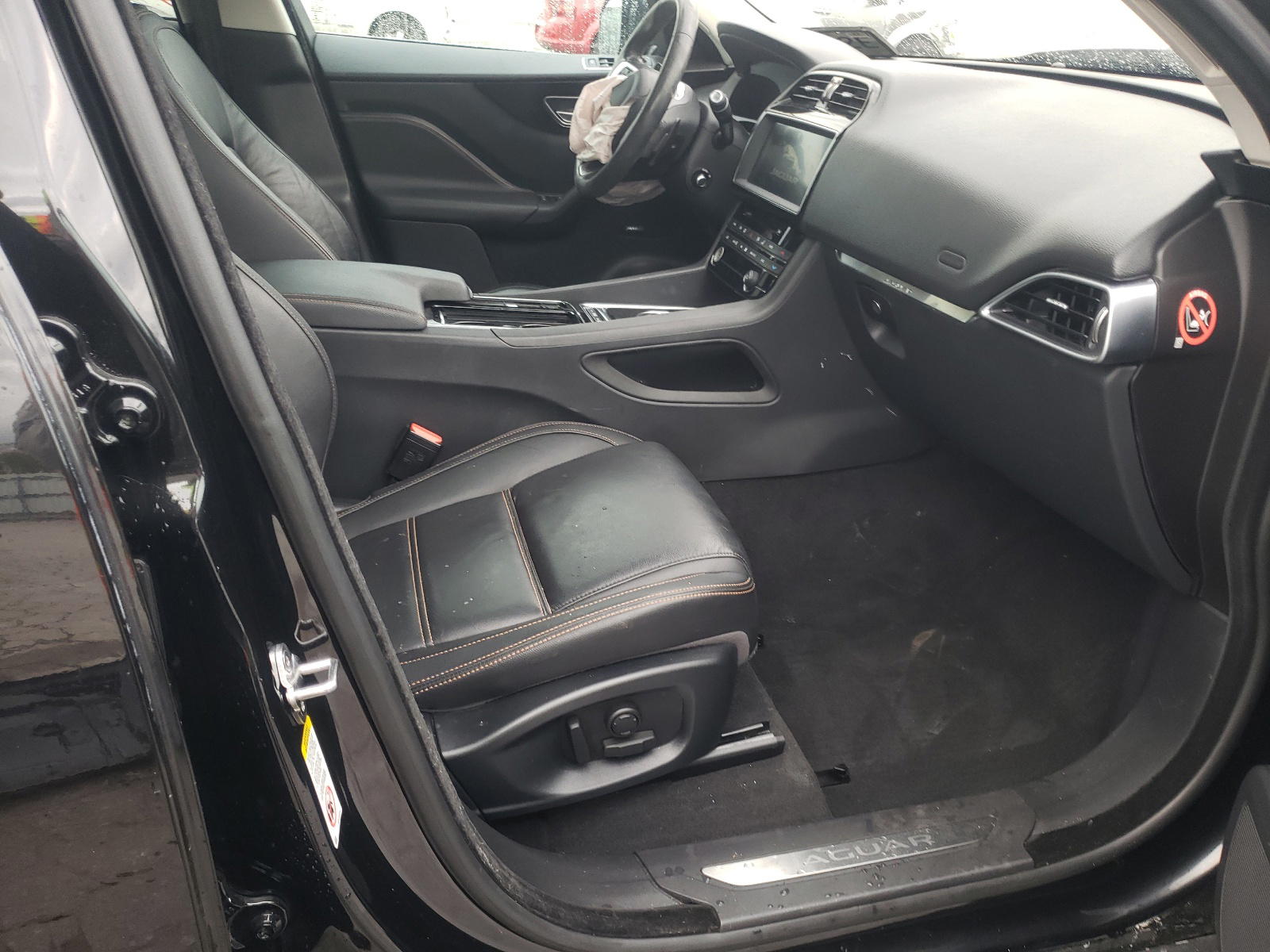 Photo 5 from auction – 2018 JAGUAR F-PACE PRE with VIN SADCK2FX7JA325638