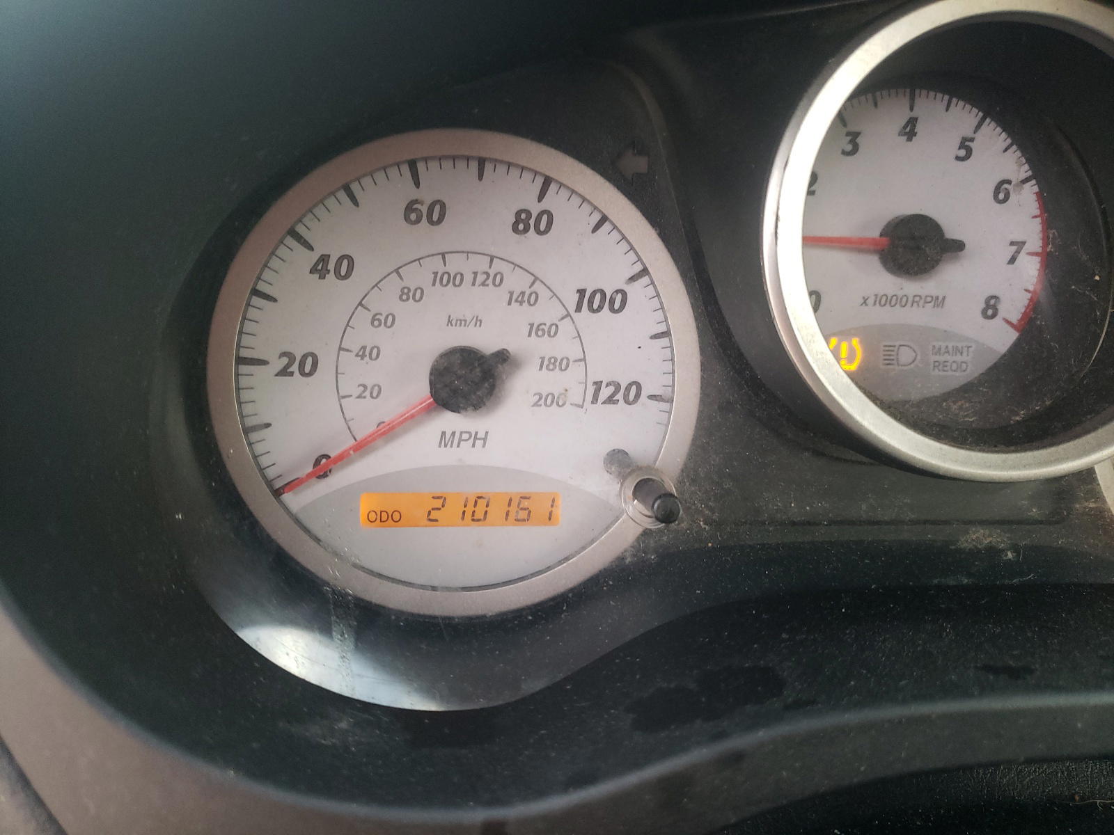 Photo 8 from auction – 2005 TOYOTA RAV4 with VIN JTEGD20V750052450