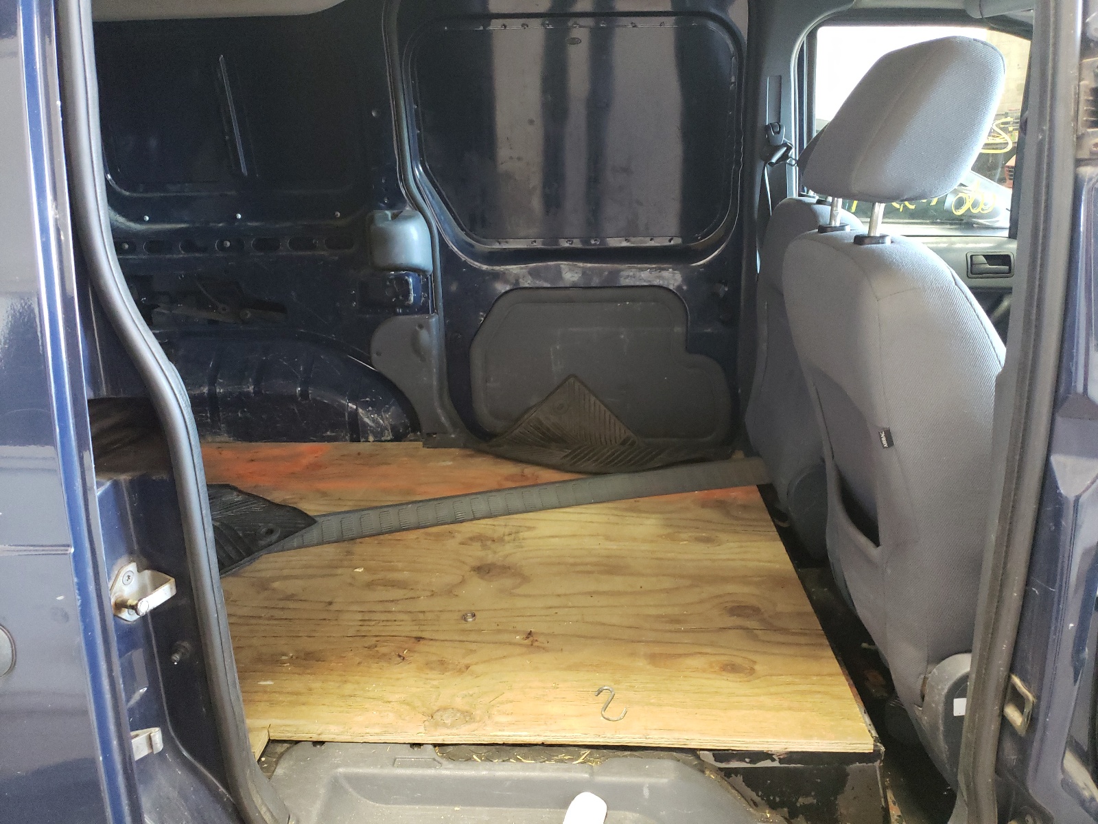 Photo 6 from auction – 2010 FORD TRANSIT CO with VIN NM0LS7BN5AT042055