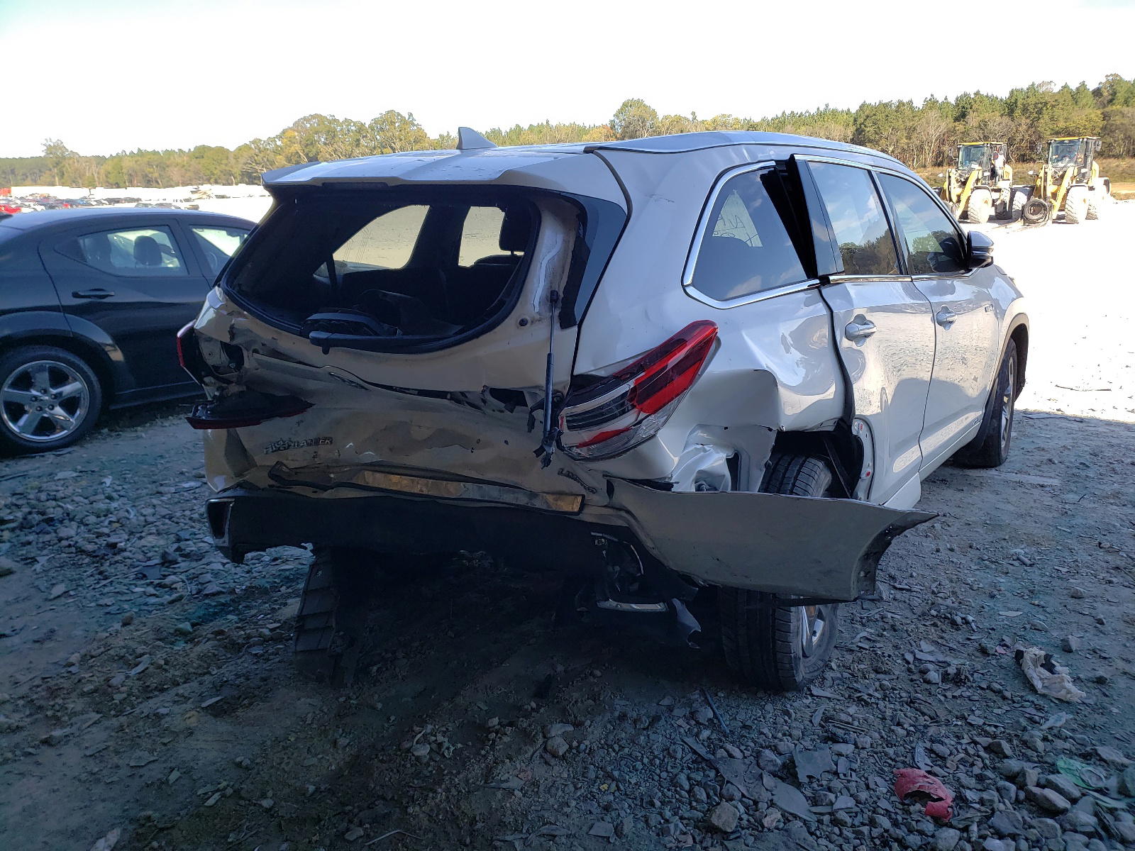 Photo 4 from auction – 2017 TOYOTA HIGHLANDER with VIN 5TDDGRFH0HS030350