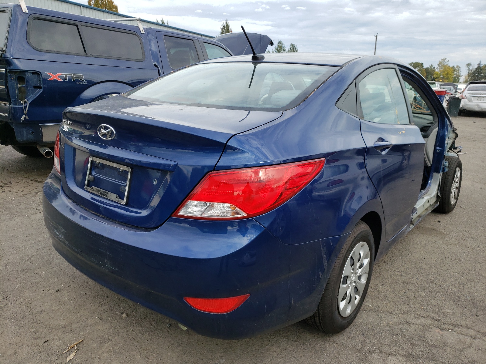 Photo 4 from auction – 2017 HYUNDAI ACCENT SE with VIN KMHCT4AE0HU300899