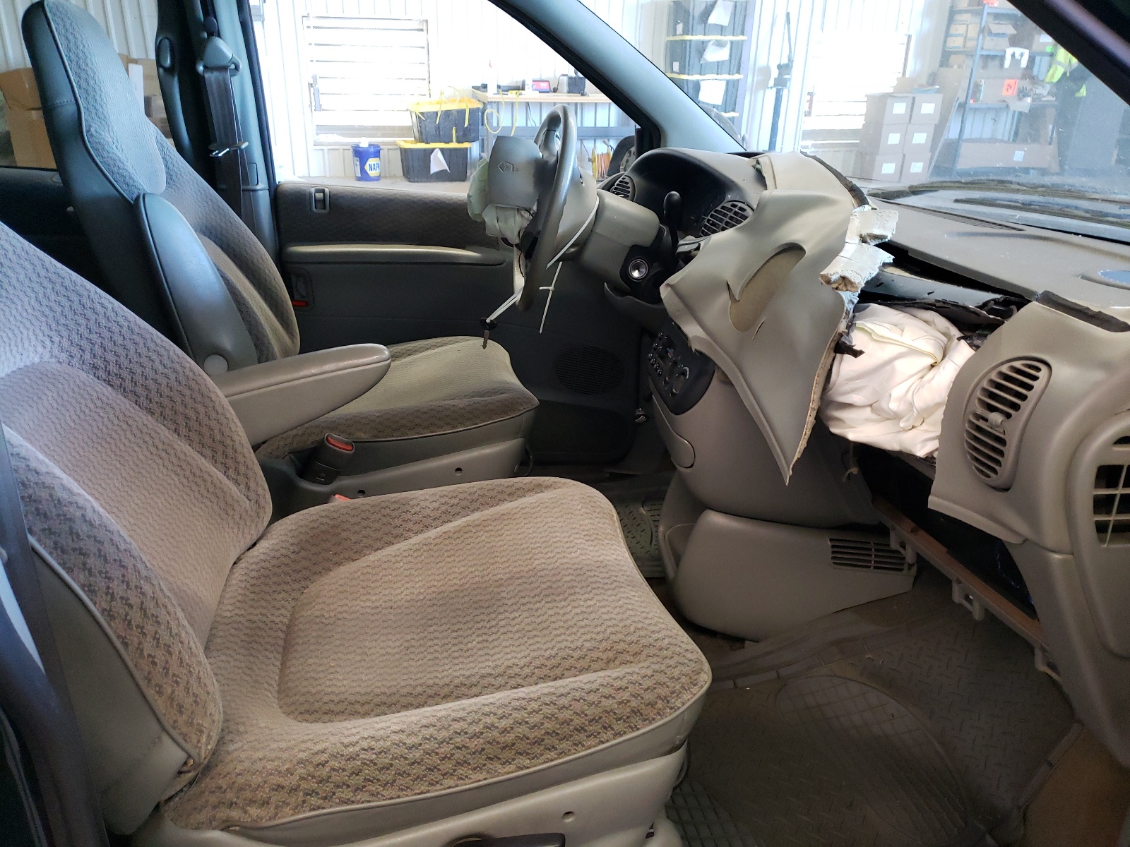 Photo 5 from auction – 1998 DODGE GRAND CARA with VIN 1B4GP44G1WB545840
