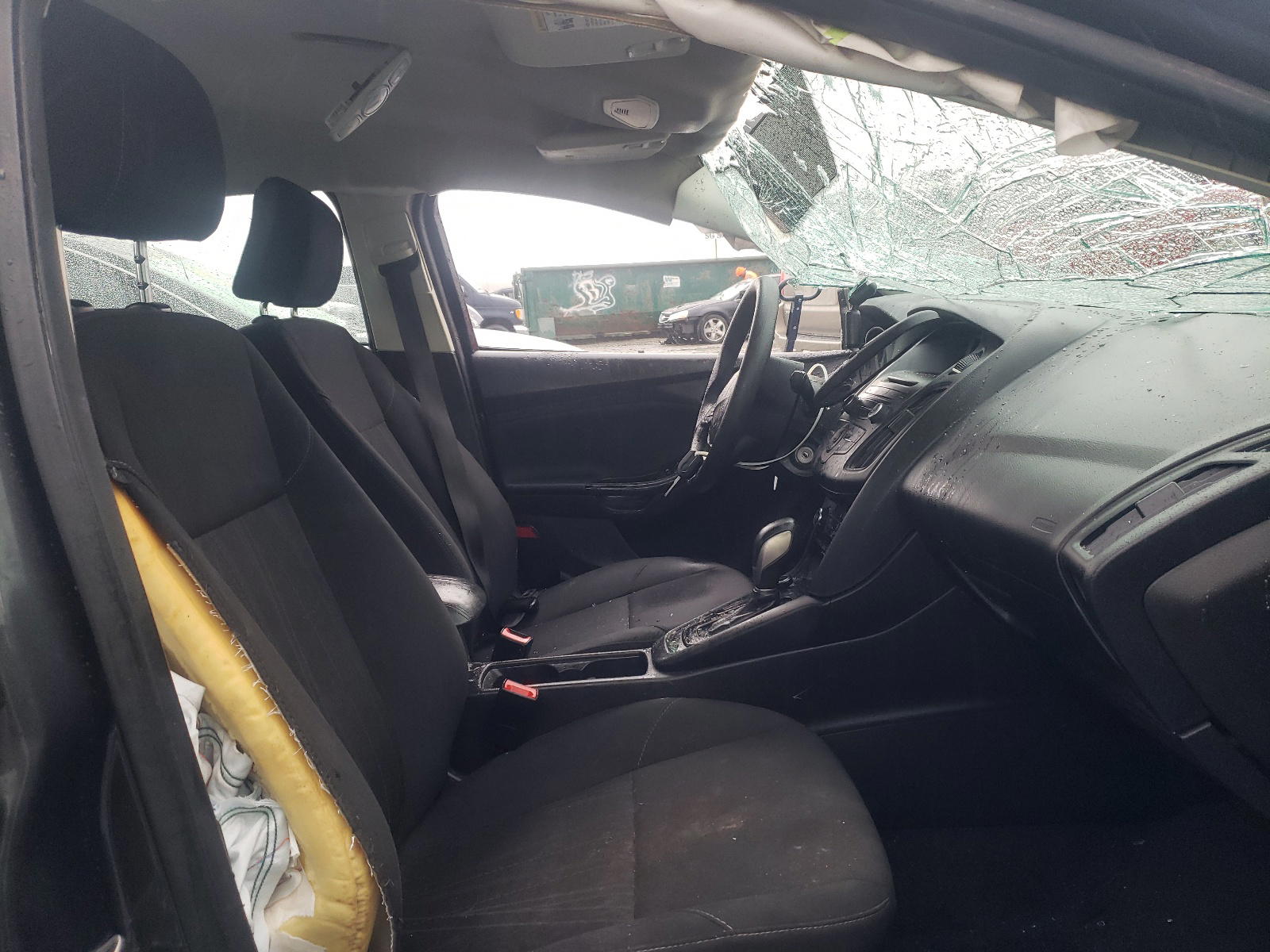 Photo 5 from auction – 2017 FORD FOCUS SE with VIN 1FADP3F21HL322377