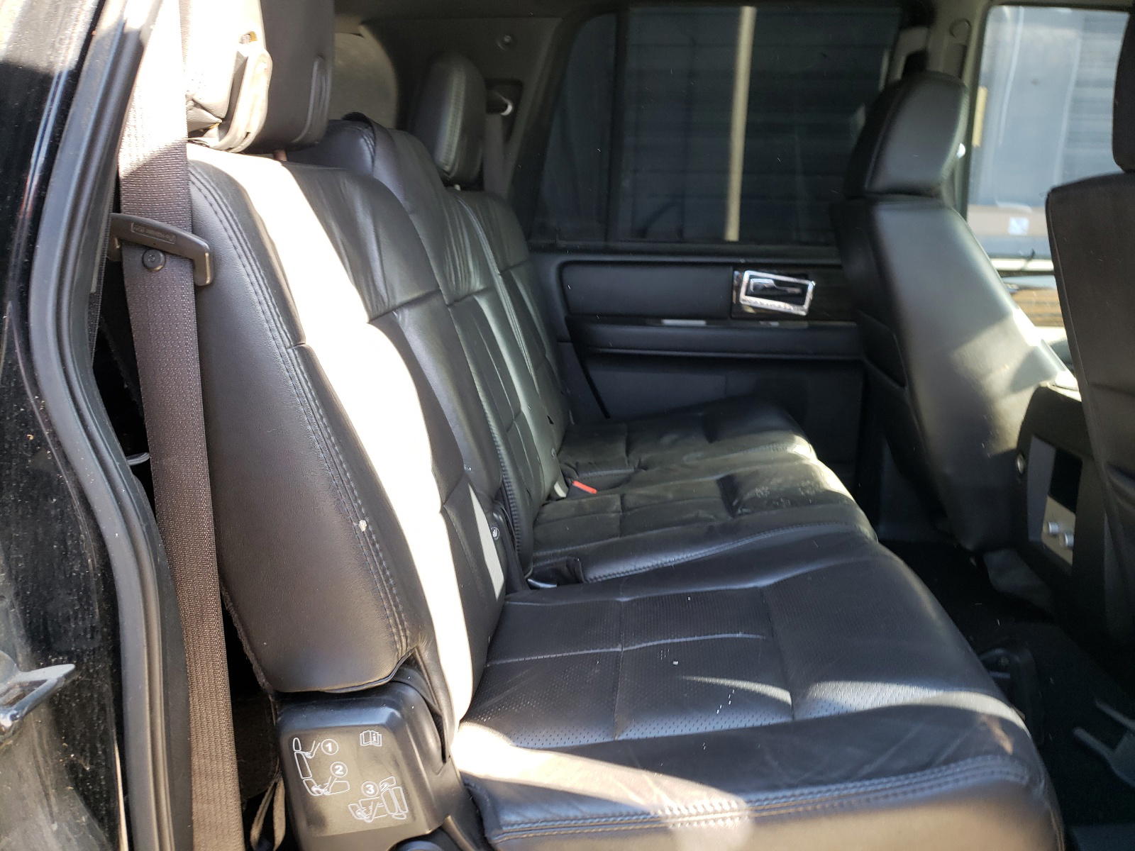 Photo 6 from auction – 2008 LINCOLN NAVIGATOR with VIN 5LMFL28558LJ16200