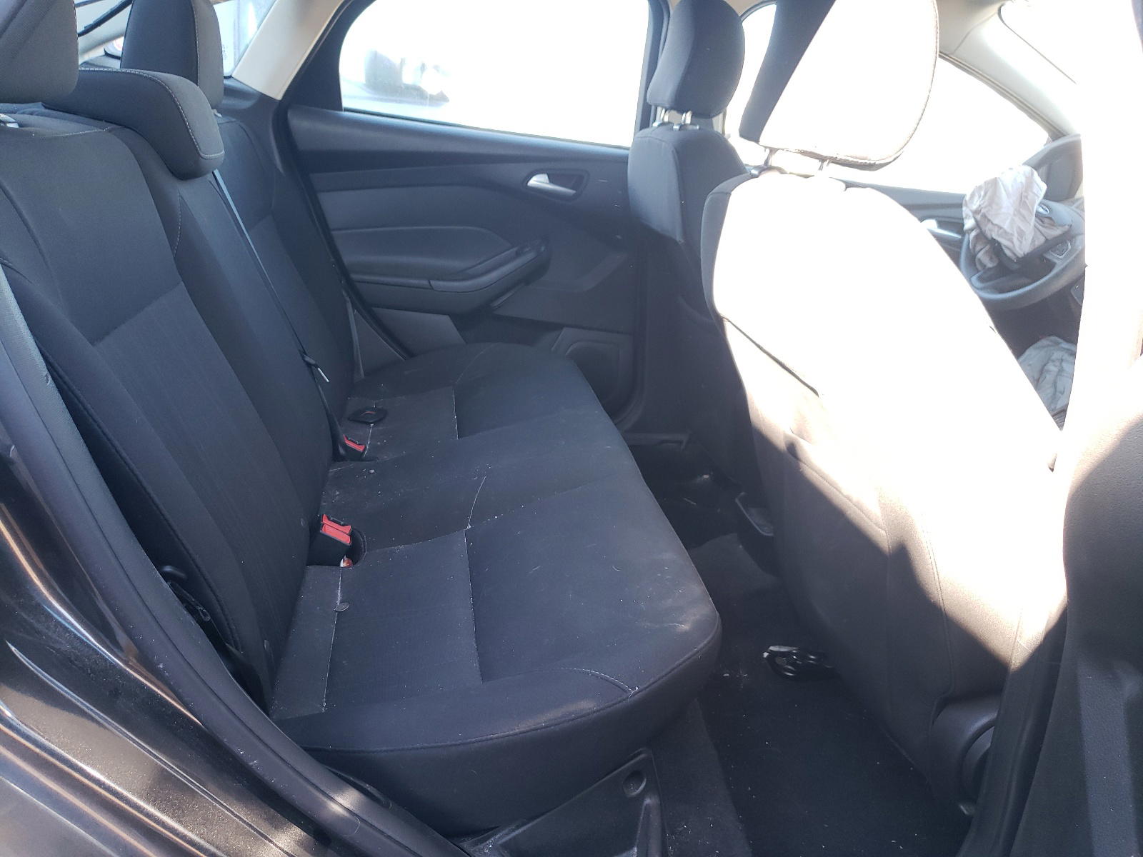 Photo 6 from auction – 2015 FORD FOCUS SE with VIN 1FADP3F23FL368760