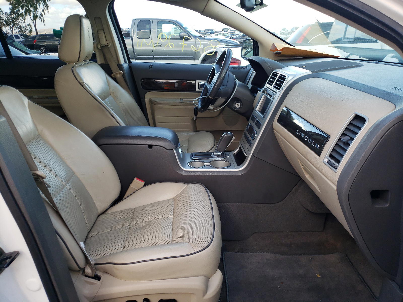 Photo 5 from auction – 2008 LINCOLN MKX with VIN 2LMDU68C88BJ25880