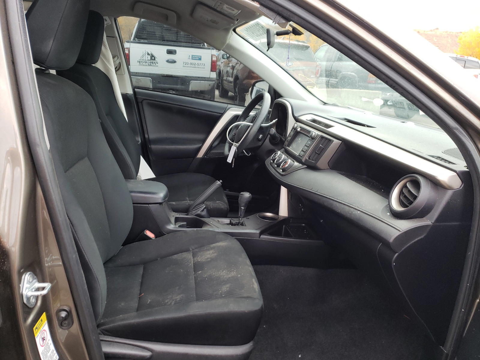 Photo 5 from auction – 2015 TOYOTA RAV4 LE with VIN 2T3BFREV5FW256445