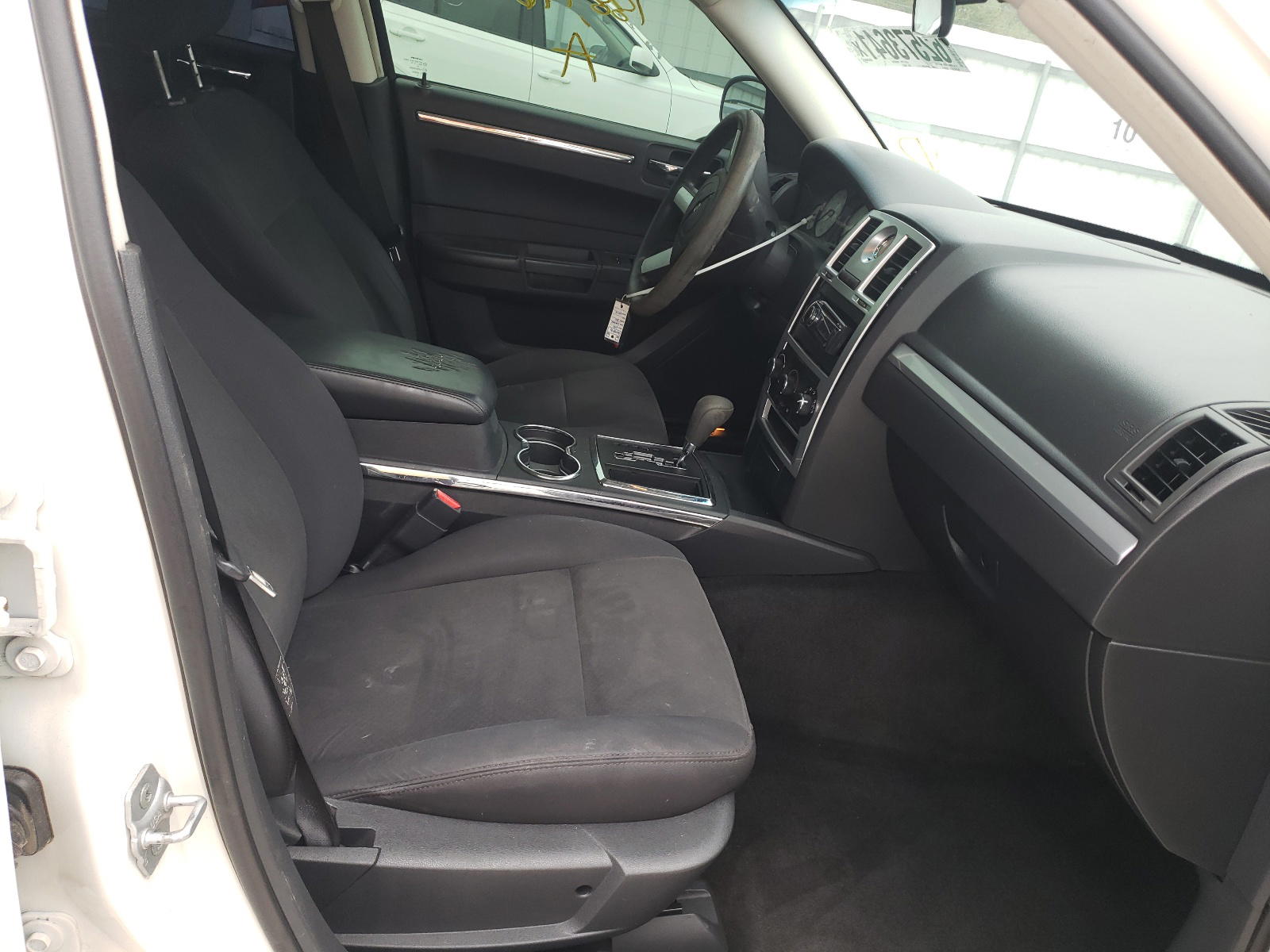Photo 5 from auction – 2010 CHRYSLER 300 TOURIN with VIN 2C3CA4CD4AH198972