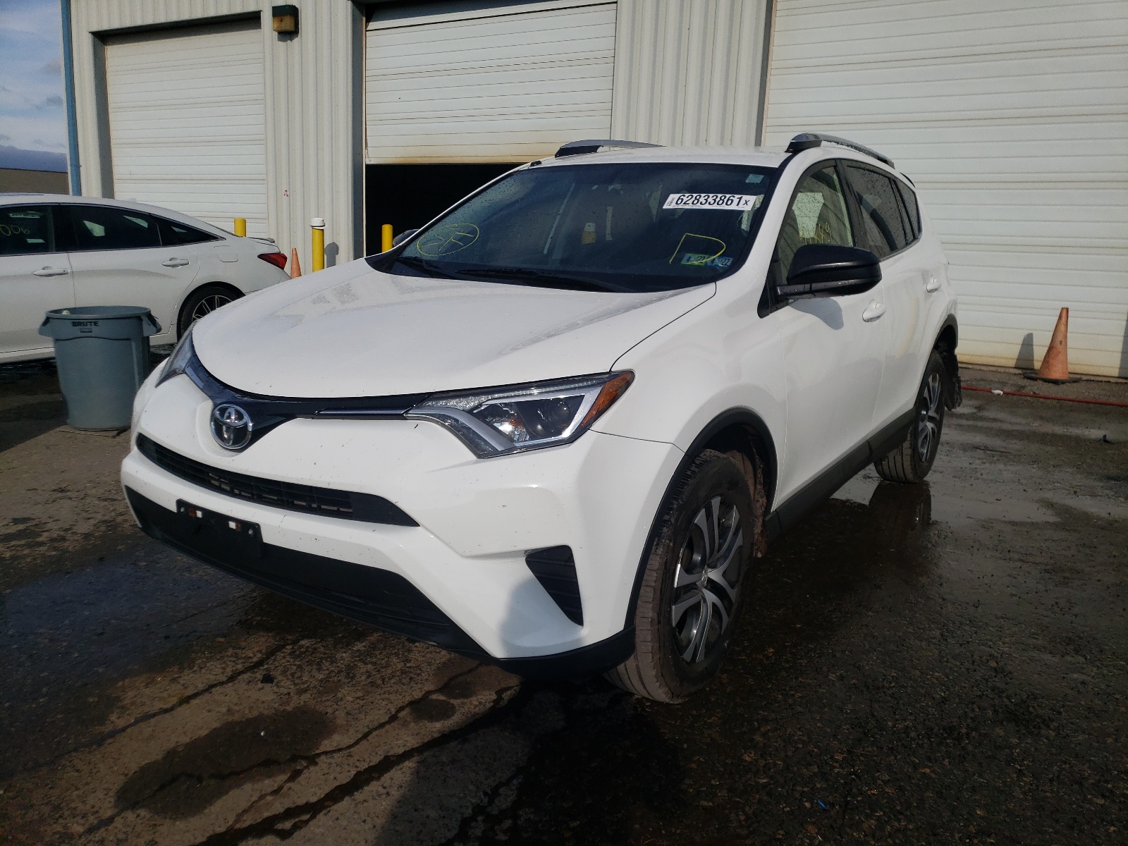 Photo 2 from auction – 2016 TOYOTA RAV4 LE with VIN JTMBFREV5GD184967