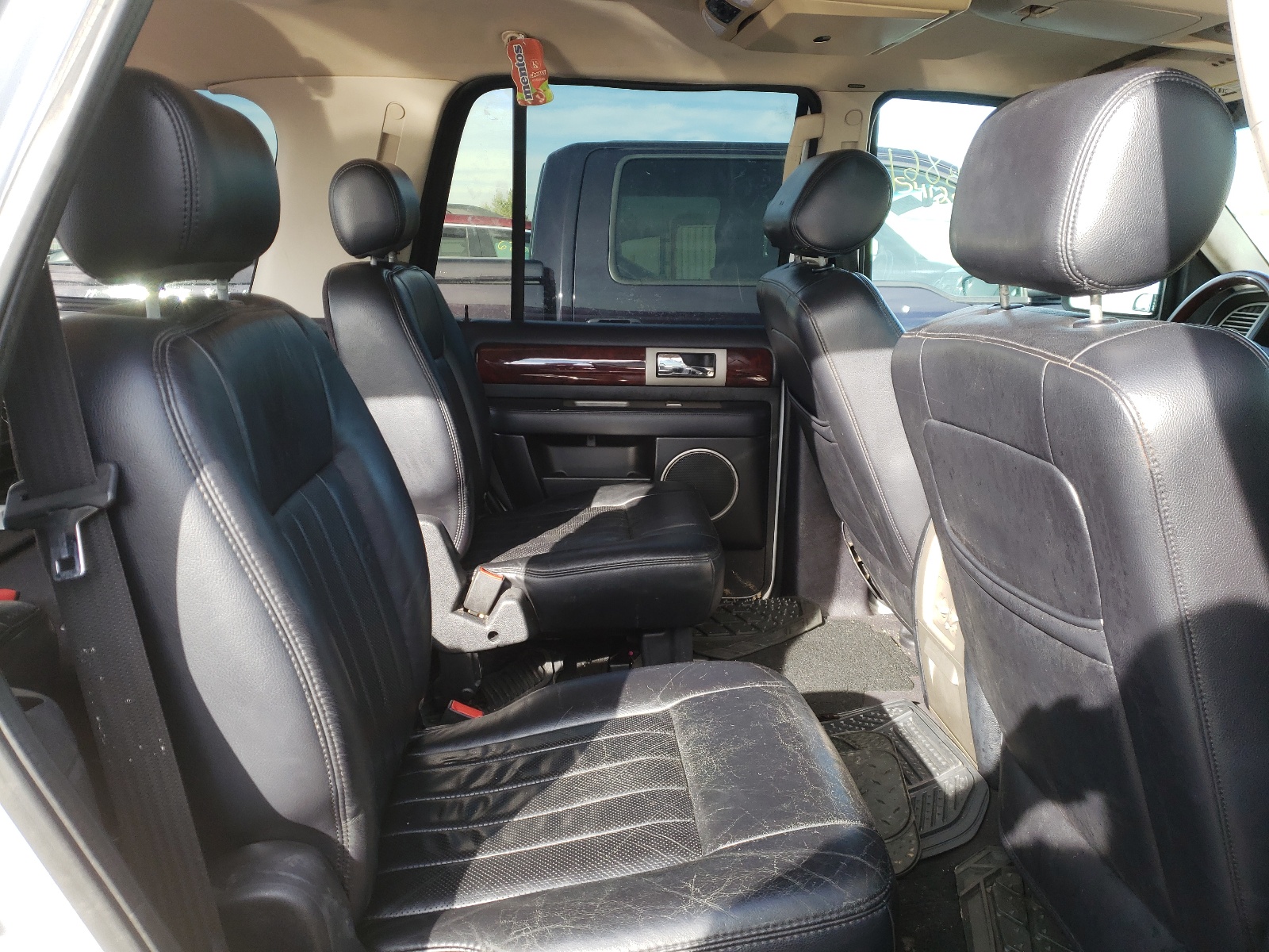 Photo 6 from auction – 2003 LINCOLN NAVIGATOR with VIN 5LMFU28R13LJ32239