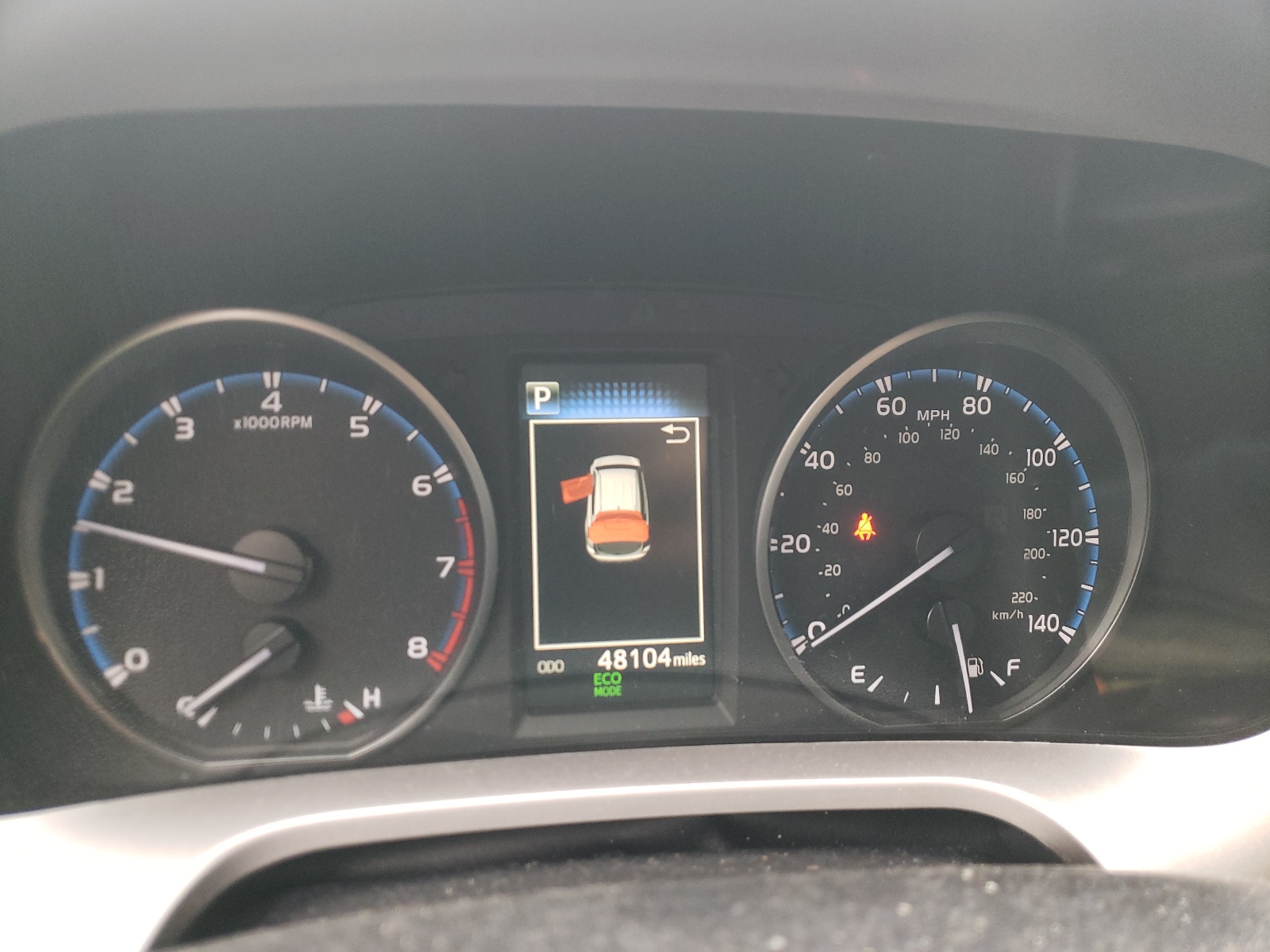 Photo 8 from auction – 2018 TOYOTA RAV4 LE with VIN JTMBFREV0JJ260023