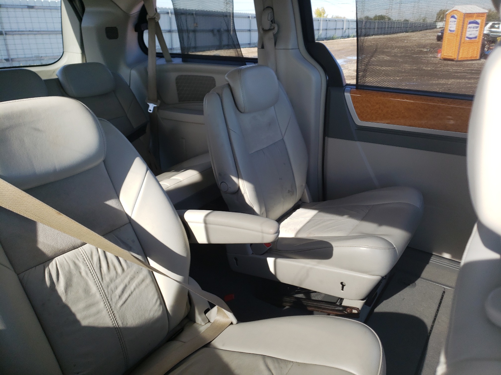 Photo 6 from auction – 2010 CHRYSLER TOWN & COU with VIN 2A4RR7DX5AR321787