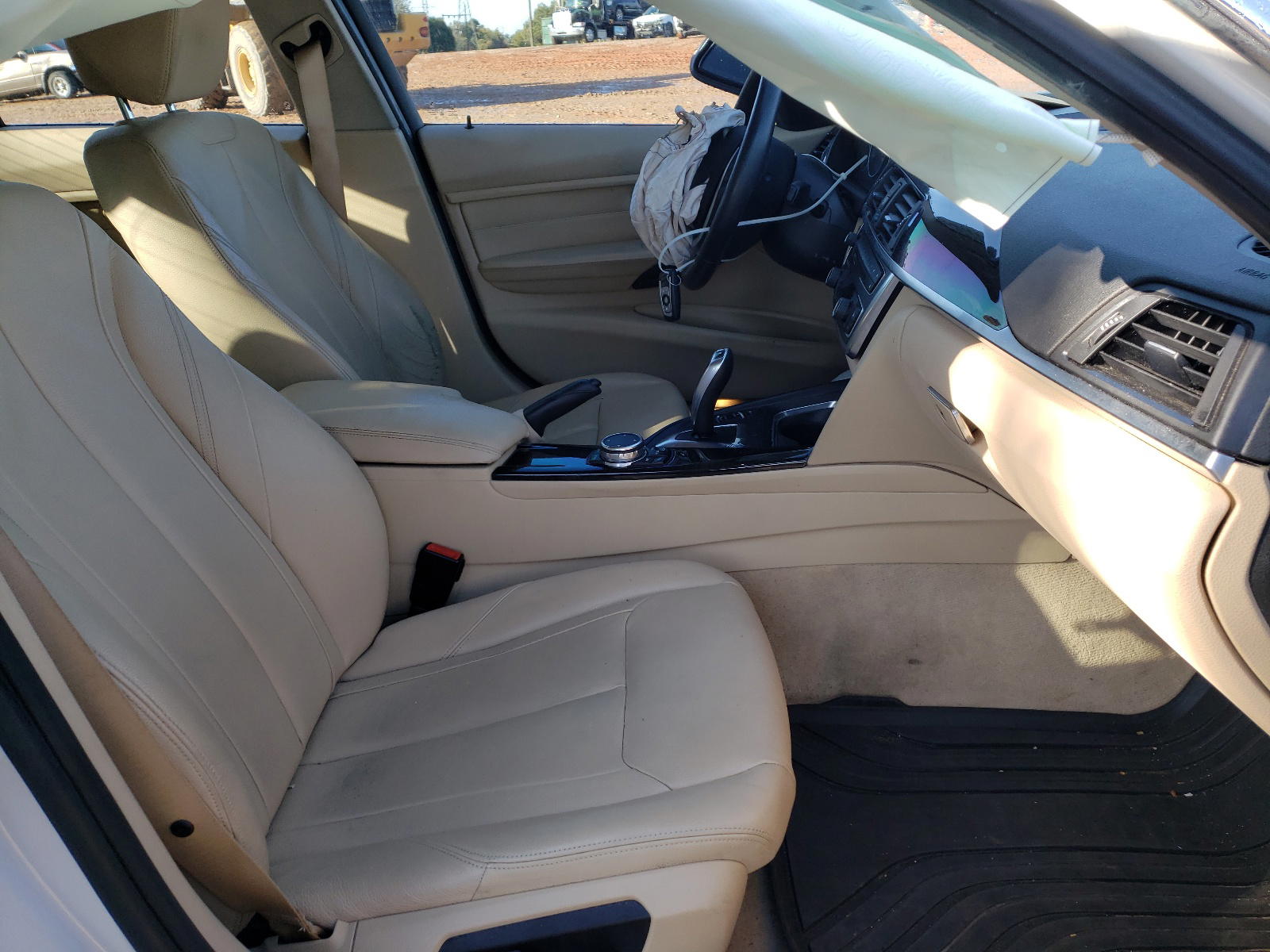 Photo 5 from auction – 2015 BMW 328 I with VIN WBA3A5G55FNS87109
