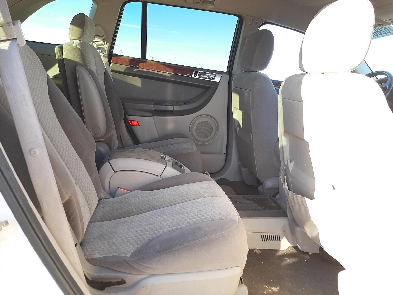 Photo 6 from auction – 2004 CHRYSLER PACIFICA with VIN 2C8GM68464R639992