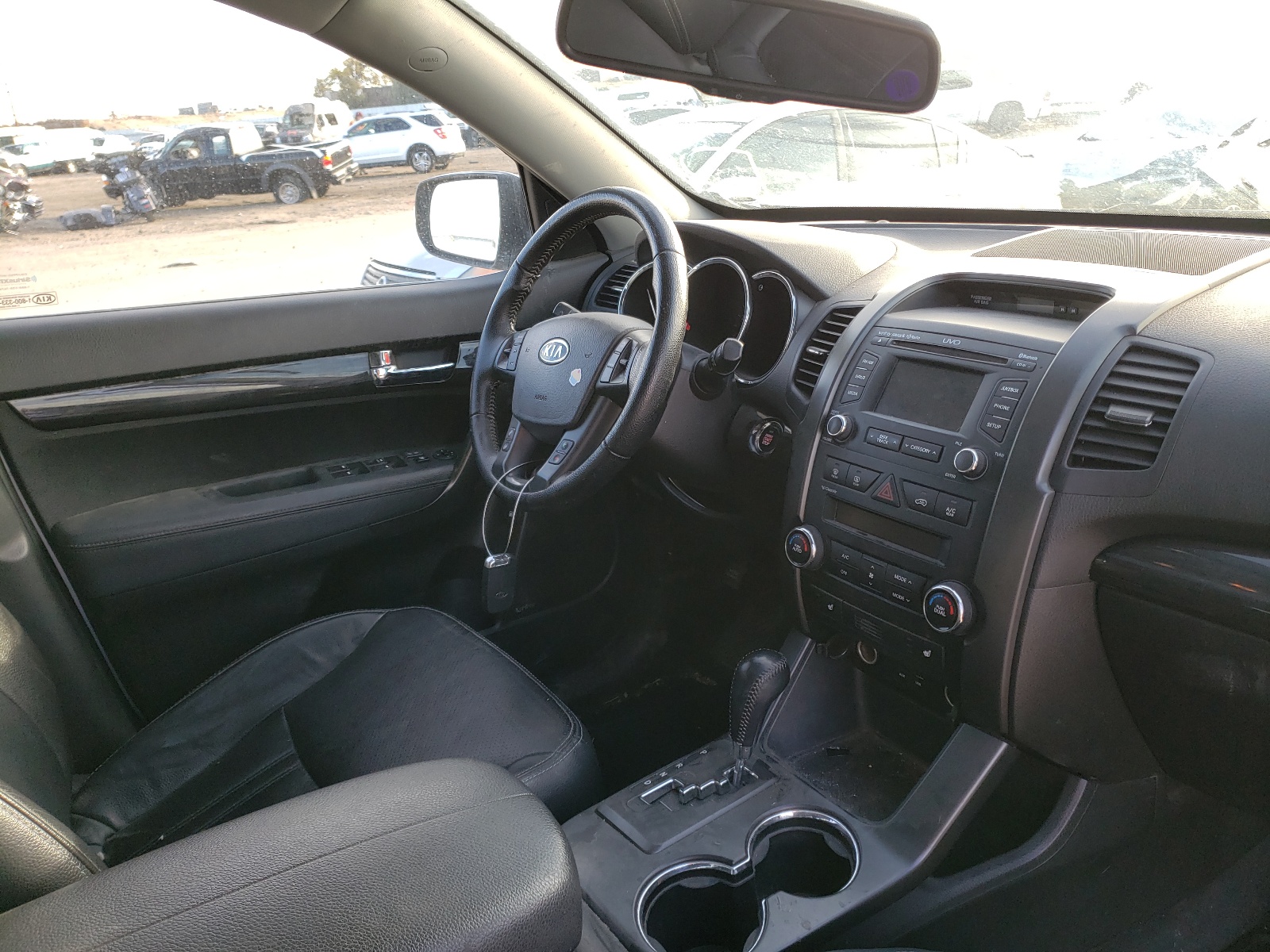 Photo 9 from auction – 2013 KIA SORENTO EX with VIN 5XYKUDA23DG365082
