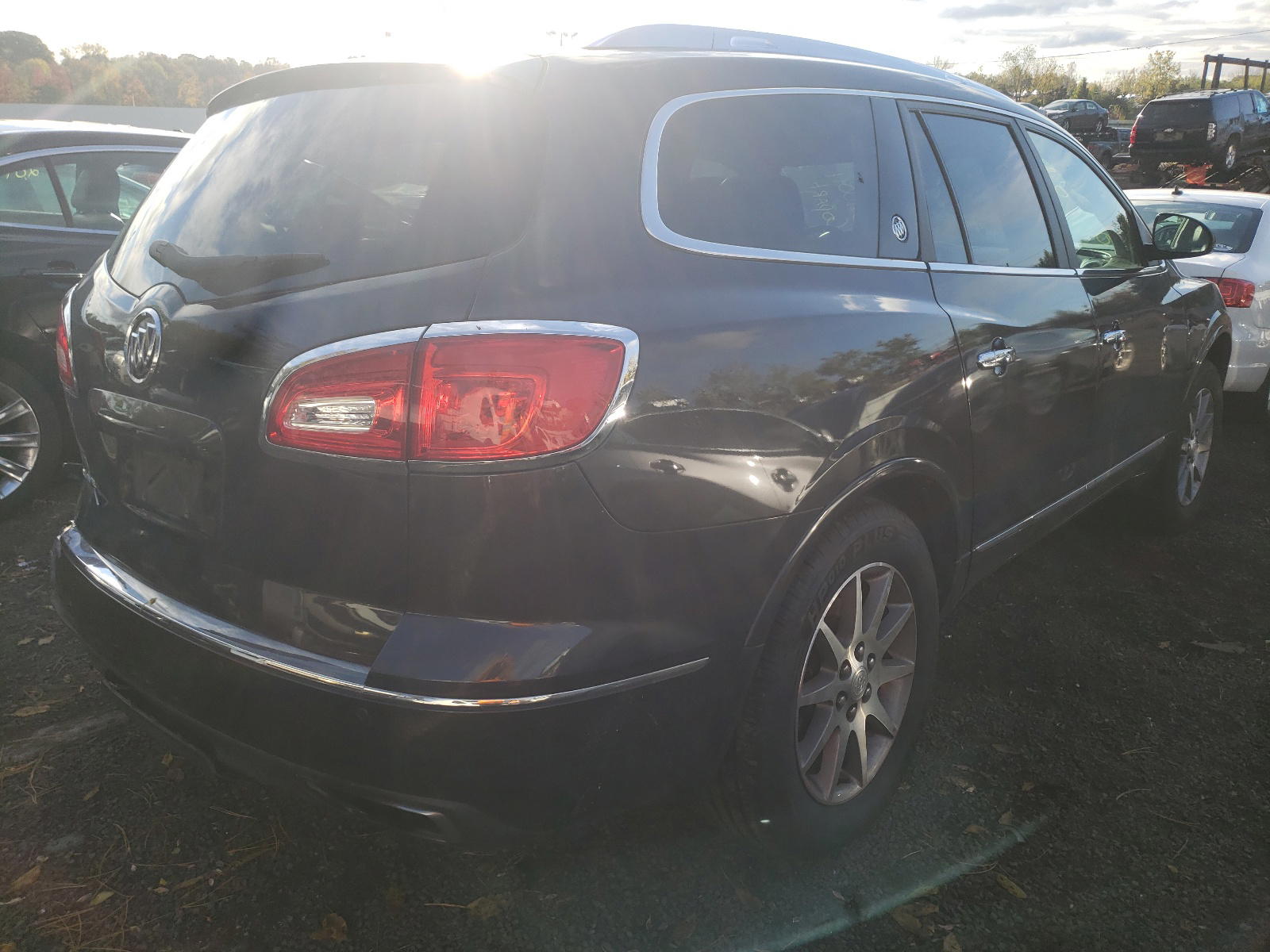 Photo 4 from auction – 2015 BUICK ENCLAVE with VIN 5GAKVBKD1FJ304917