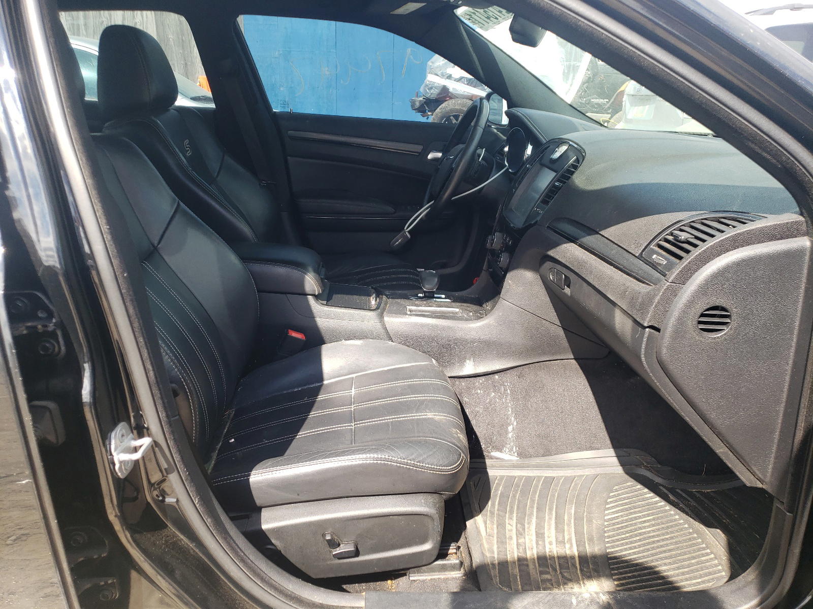 Photo 5 from auction – 2014 CHRYSLER 300 S with VIN 2C3CCABG0EH119923
