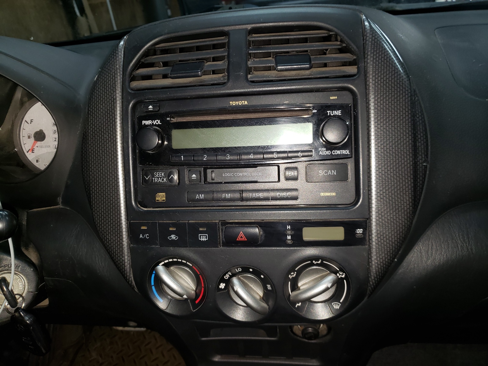 Photo 9 from auction – 2004 TOYOTA RAV4 with VIN JTEHD20V640002321