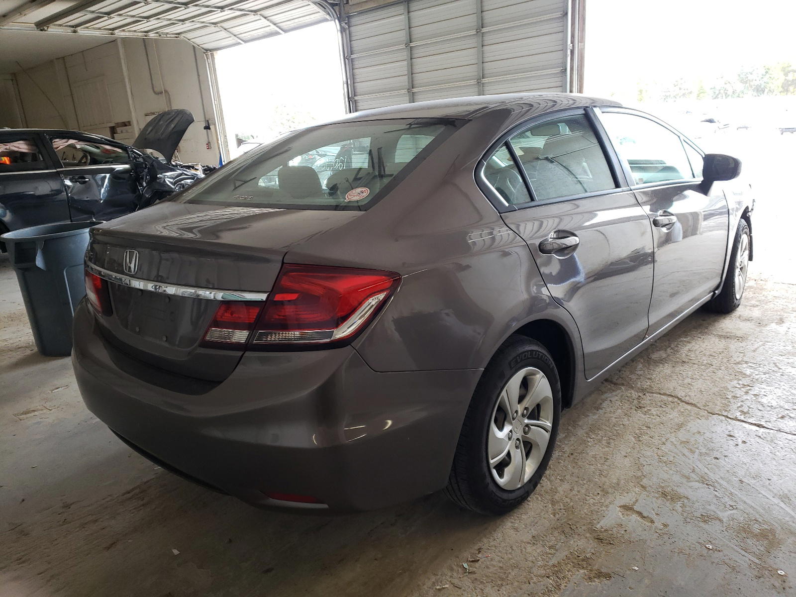 Photo 4 from auction – 2014 HONDA CIVIC LX with VIN 19XFB2F58EE061632