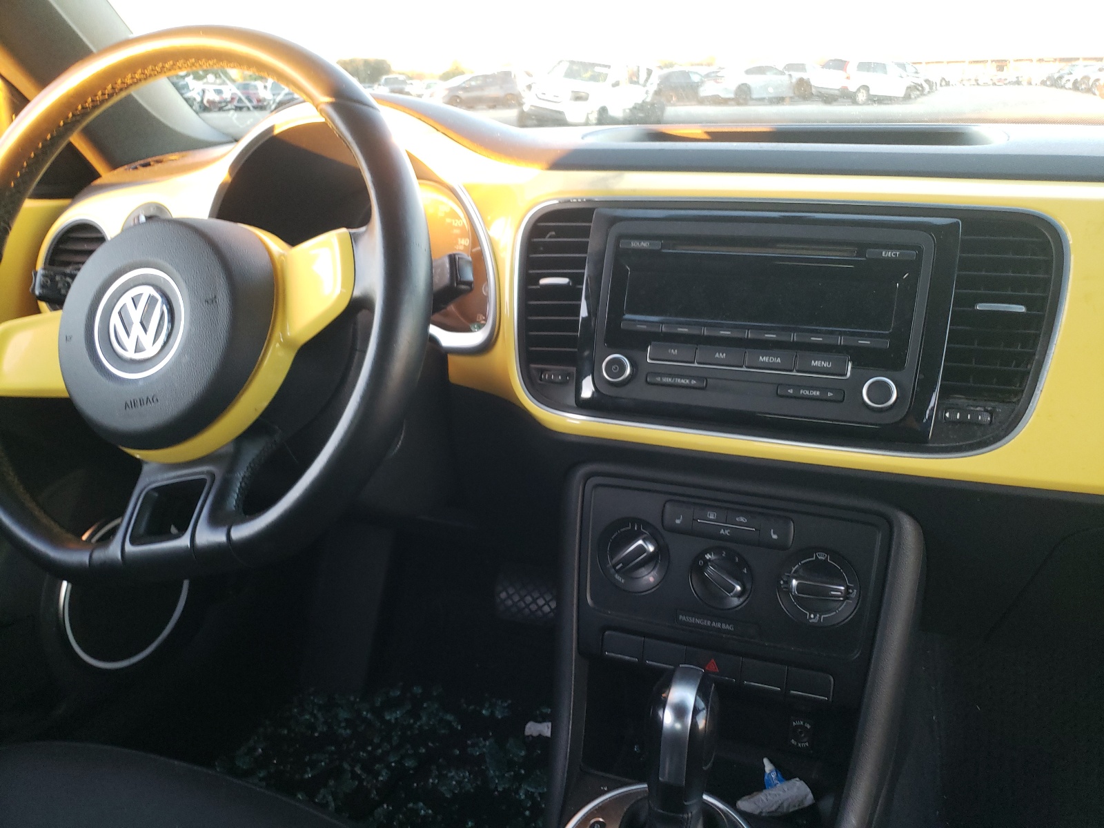 Photo 9 from auction – 2013 VOLKSWAGEN BEETLE with VIN 3VW5P7AT5DM827110