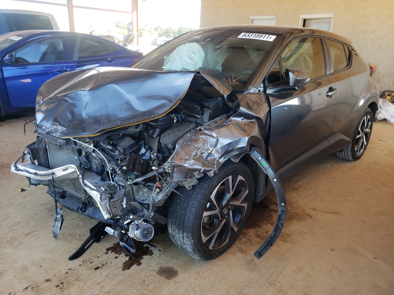 Photo 2 from auction – 2018 TOYOTA C-HR XLE with VIN NMTKHMBX9JR052002