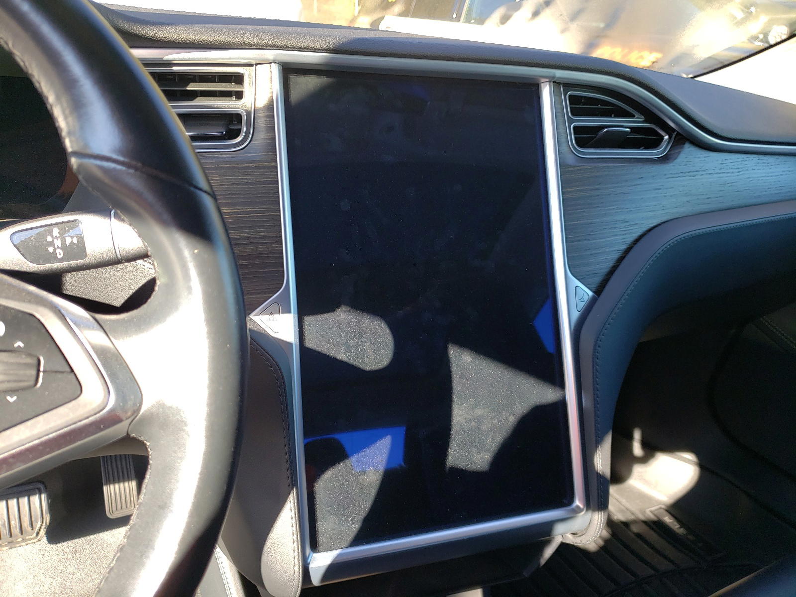 Photo 8 from auction – 2015 TESLA MODEL S 85 with VIN 5YJSA1H24FF082231