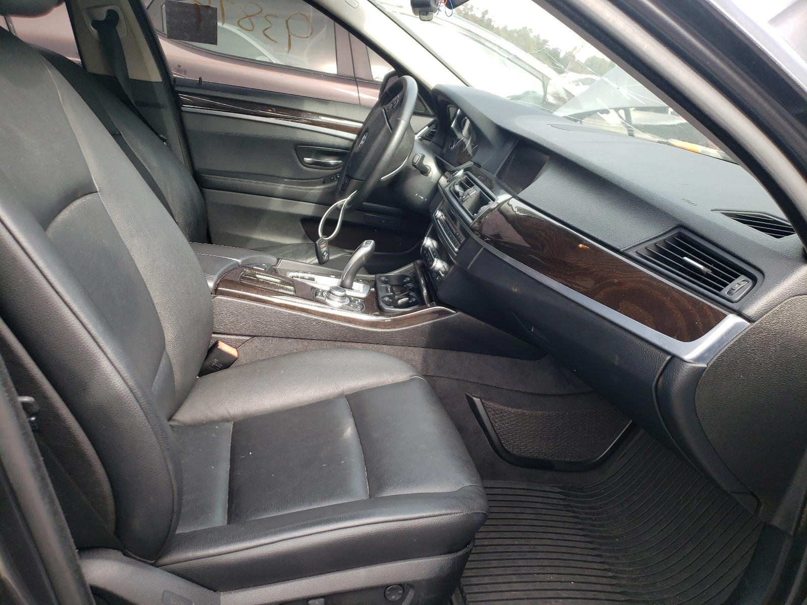 Photo 5 from auction – 2013 BMW 528 XI with VIN WBAXH5C55DD110405