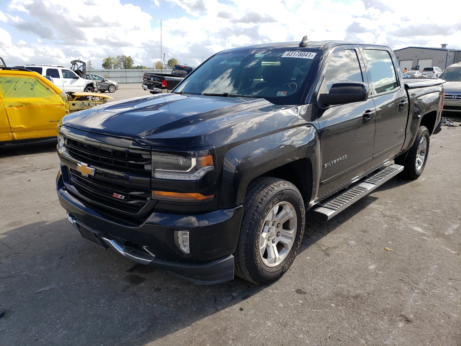Photo 2 from auction – 2017 CHEVROLET SILVERADO with VIN 3GCUKREC0HG172765